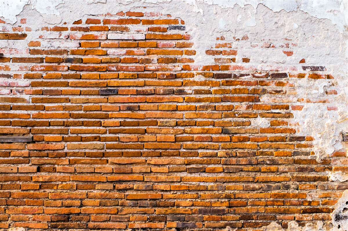 Fototapeta stary ceglany mur, który stracił swój wygląd
