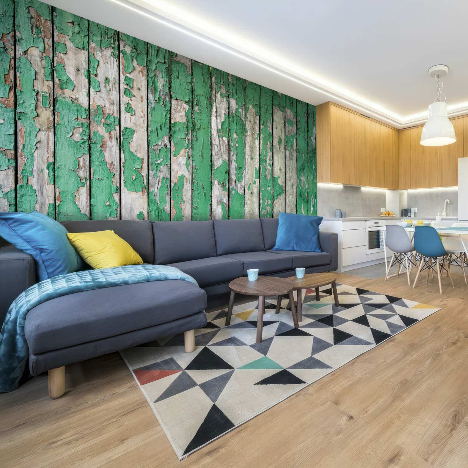 Fototapeta ogrodzenie, które straciło swój zielony blask