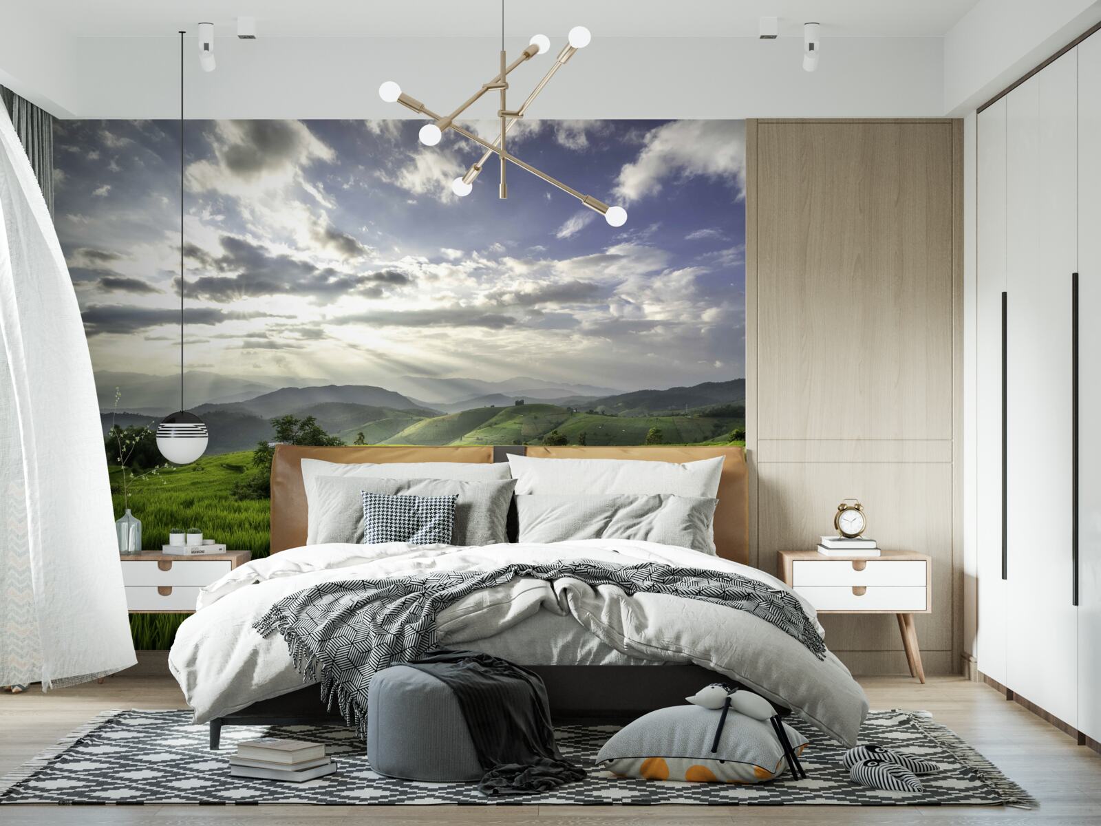 Fototapeta zanurzona w zieleni gór polana oświetlana jest promieniami słońca