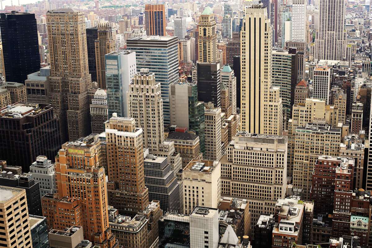 Fototapeta widok na architekturę metropolii z krawężnika