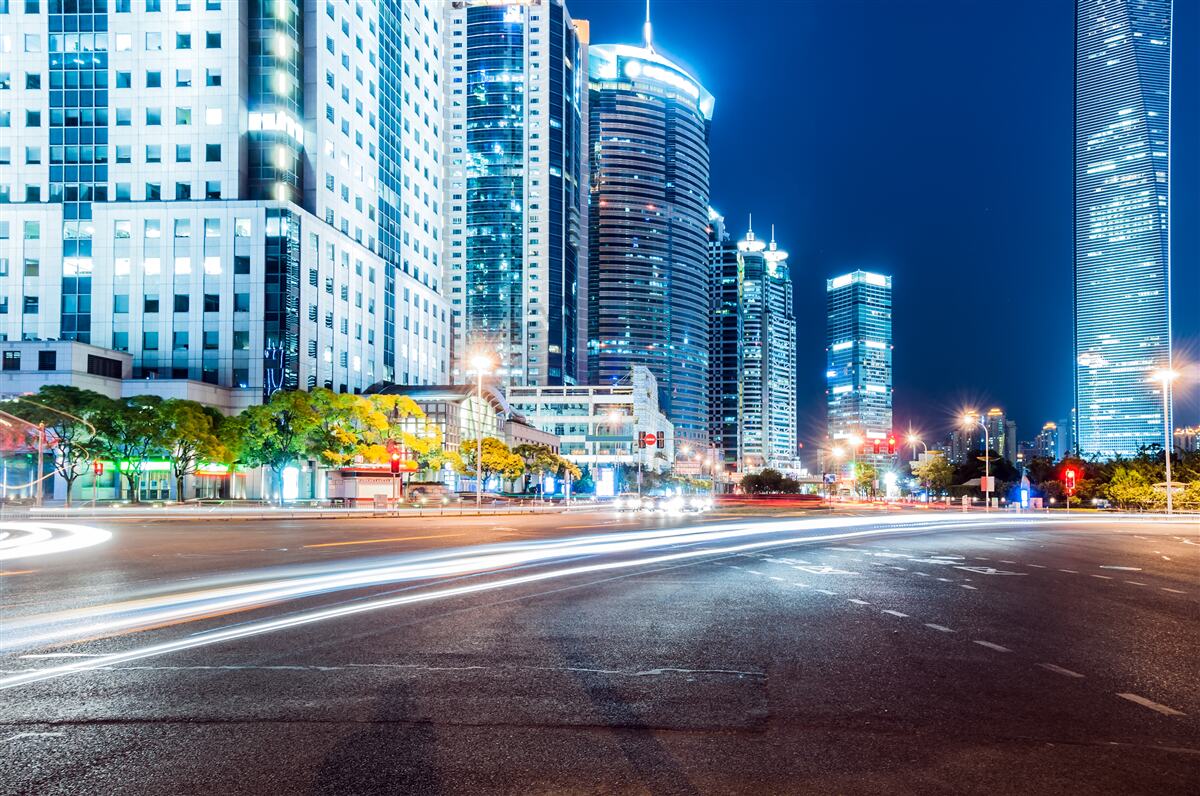 Fototapeta nocna autostrada miejska bez jednej duszy