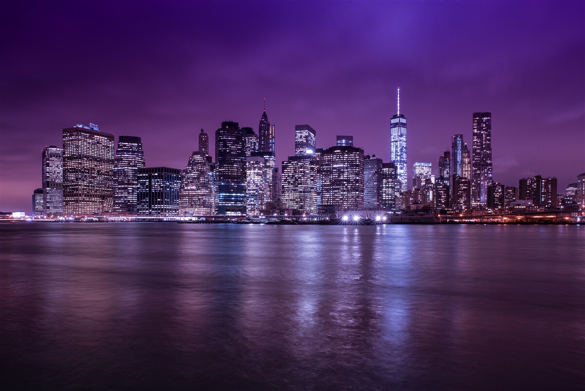 Fototapeta wiele płonących świateł w oknach drapaczy chmur