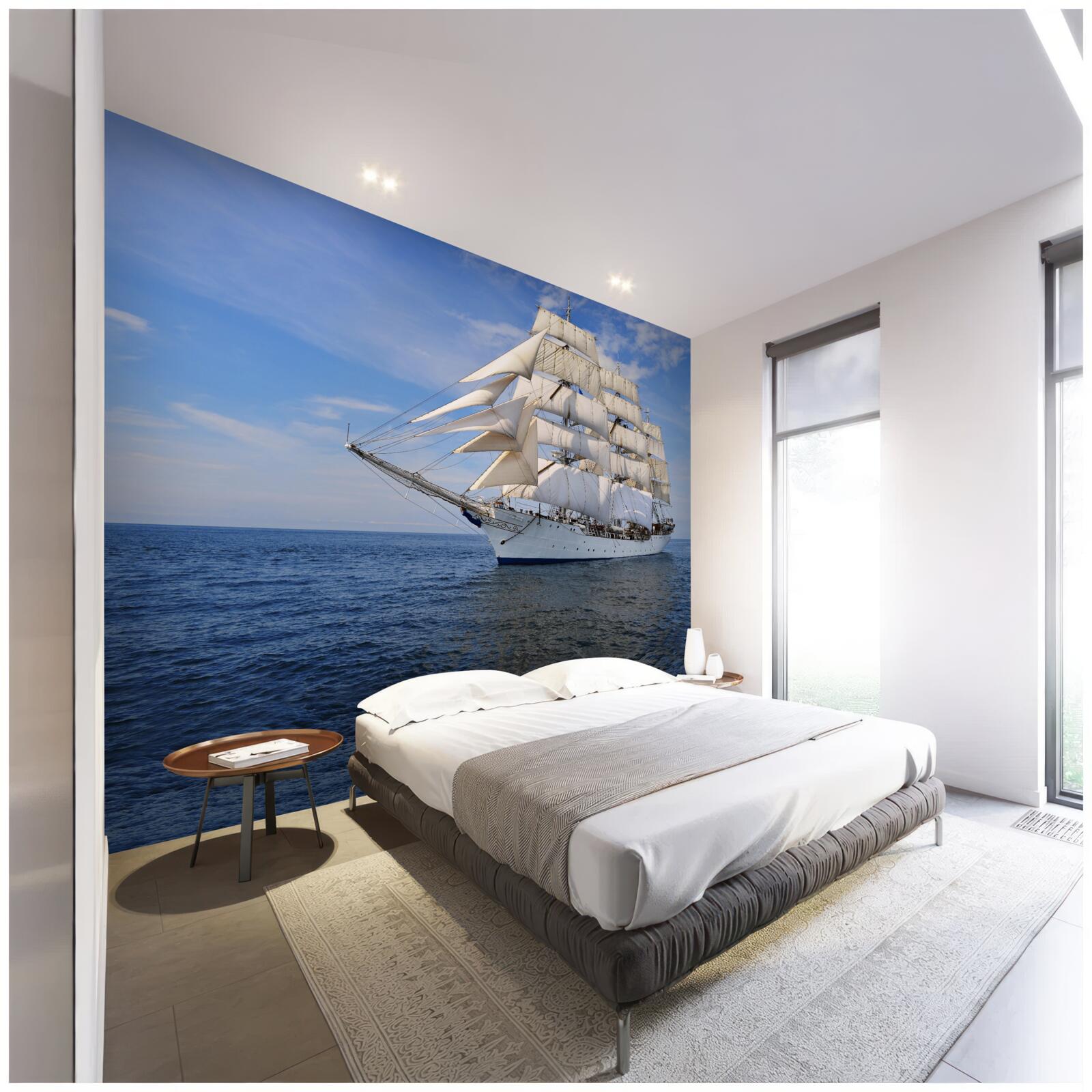 Fototapeta statek z żaglami na spokojnym morzu