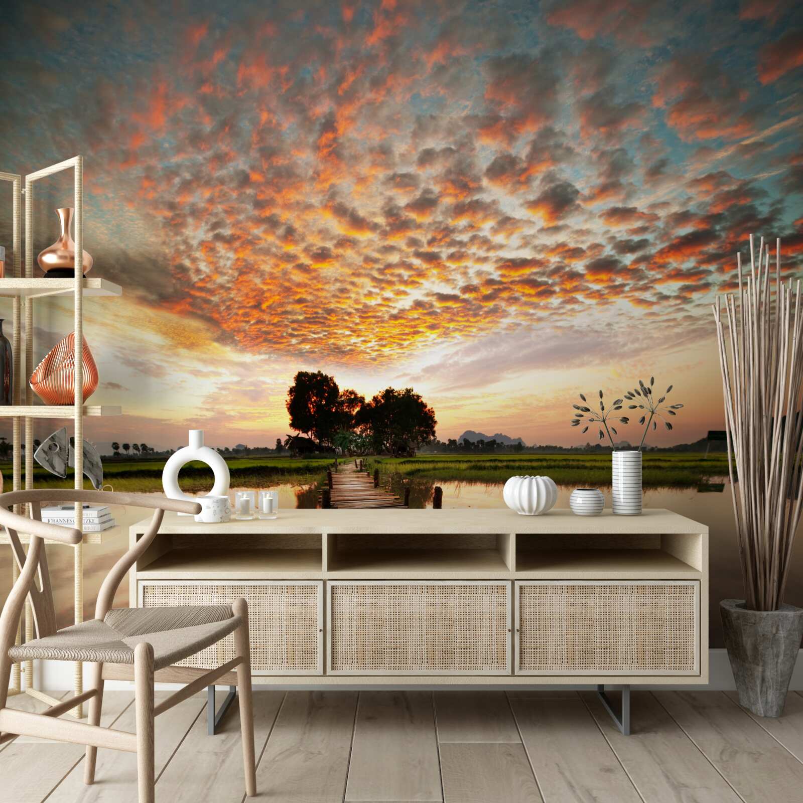 Fototapeta drewniane molo nad jeziorem w zachodzącym słońcu