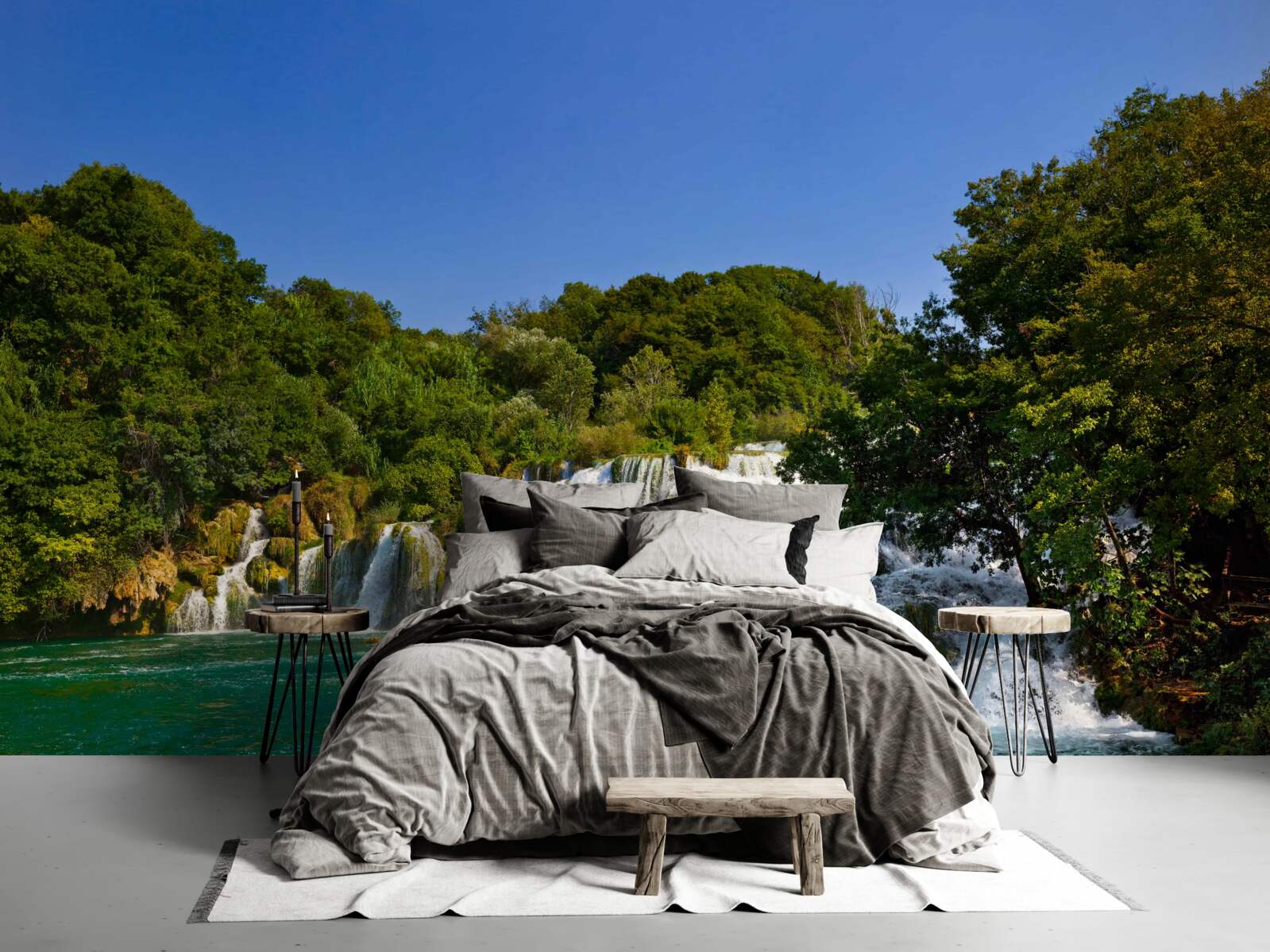 Fototapeta widoki na leśne ścieżki i grzmiące wodospady