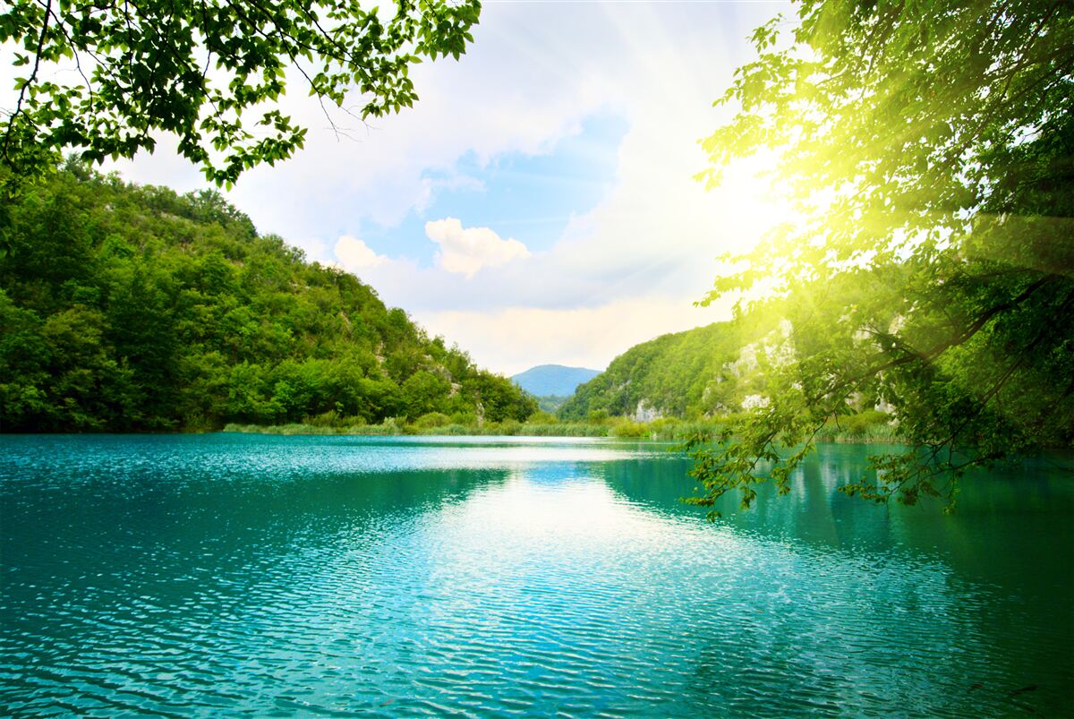 Fototapeta wschód słońca nad powierzchnią wody