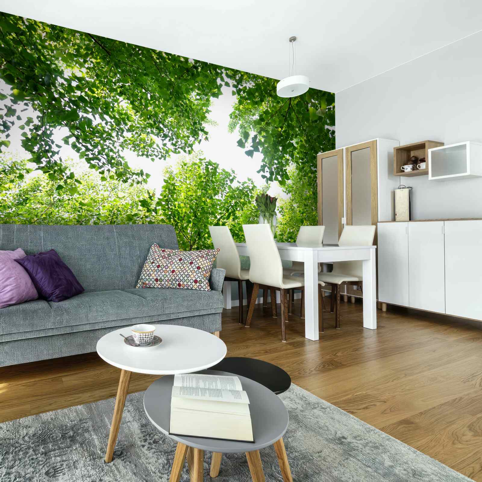 Fototapeta białe niebo podkreślone zielonymi liśćmi