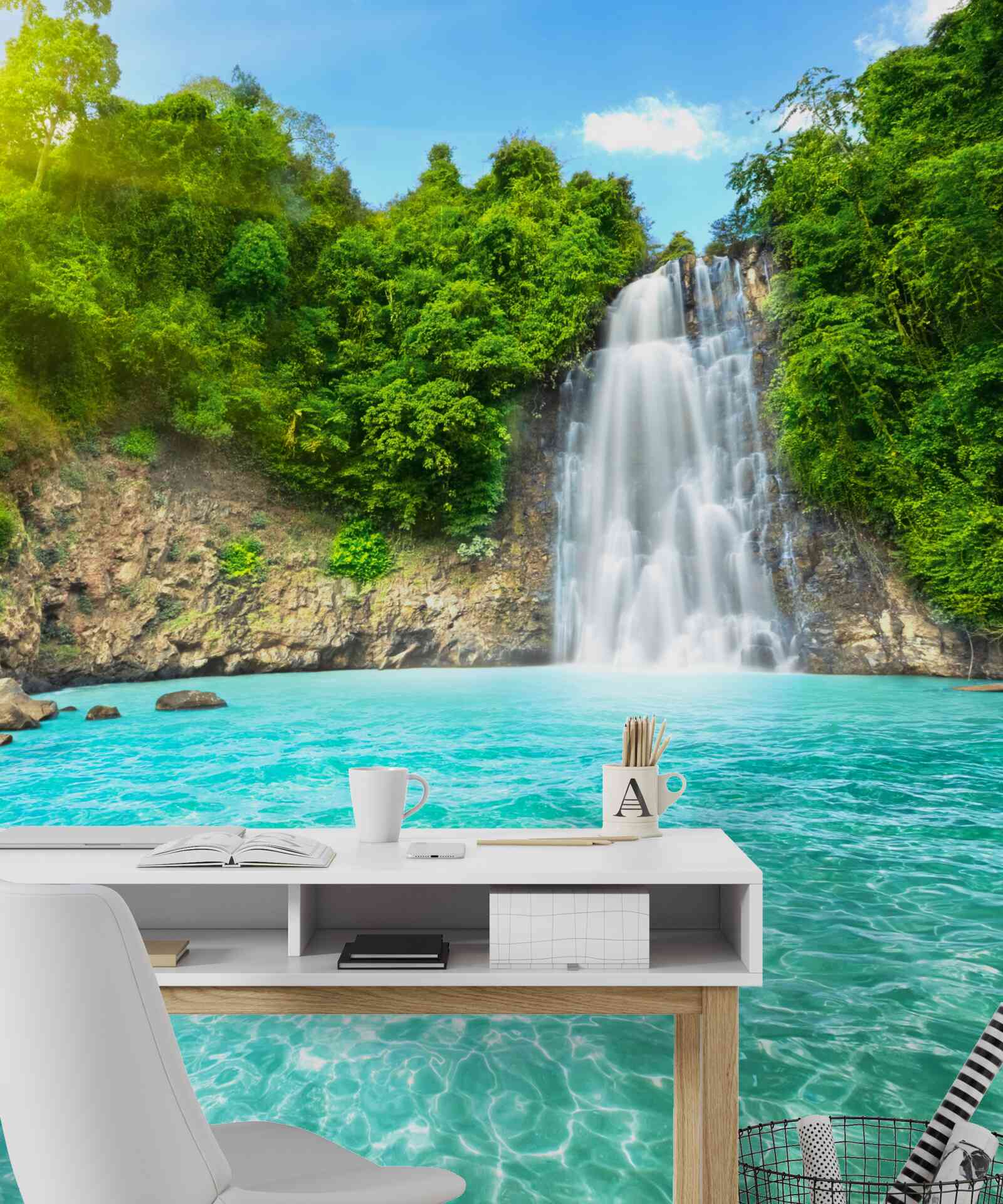 Fototapeta wody górskiego wodospadu, czyste jak kryształ, na pustyni