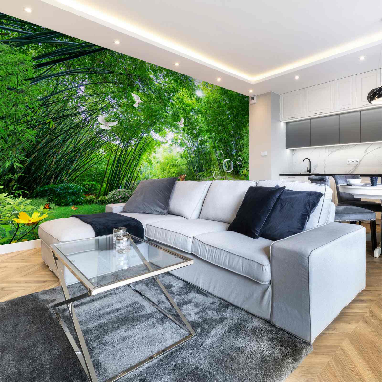 Fototapeta w zielonym zaroślu jeleń przechodzi przez drewniane przejście