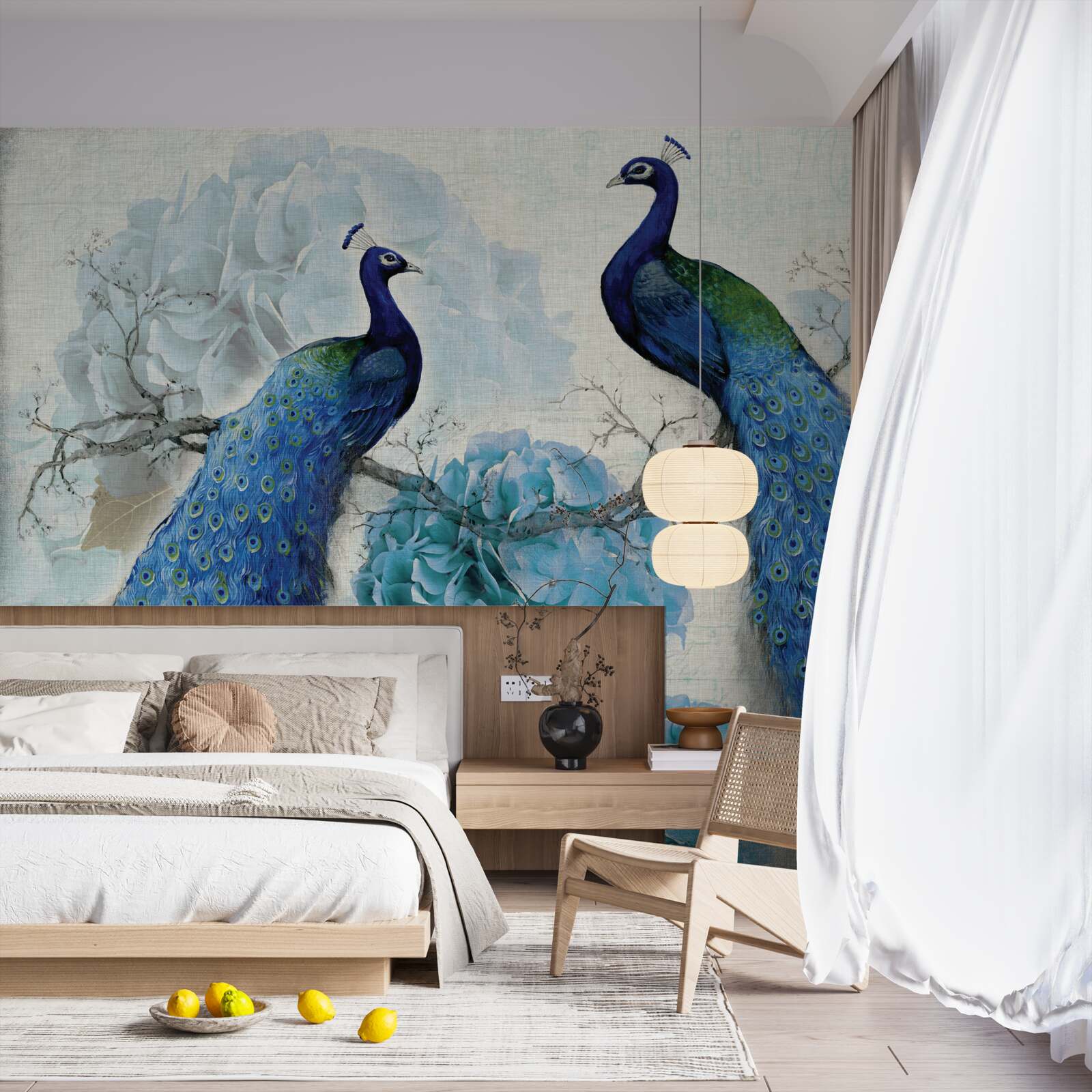 Fototapeta pawie z niebieskimi piórami na kwiatach w tym samym odcieniu