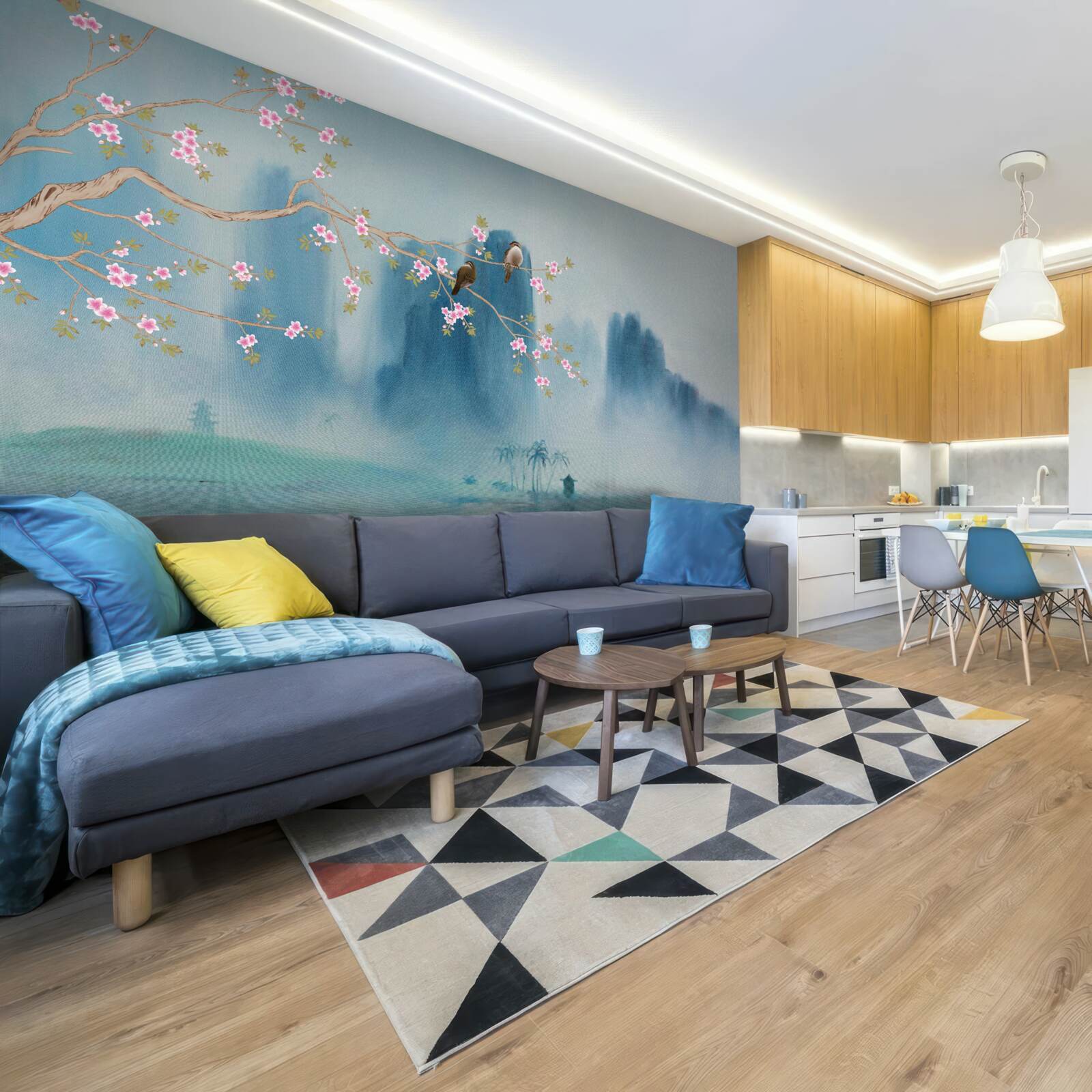 Fototapeta kwiaty wiśni rozgałęziają się nad jeziorem pokrytym mgłą