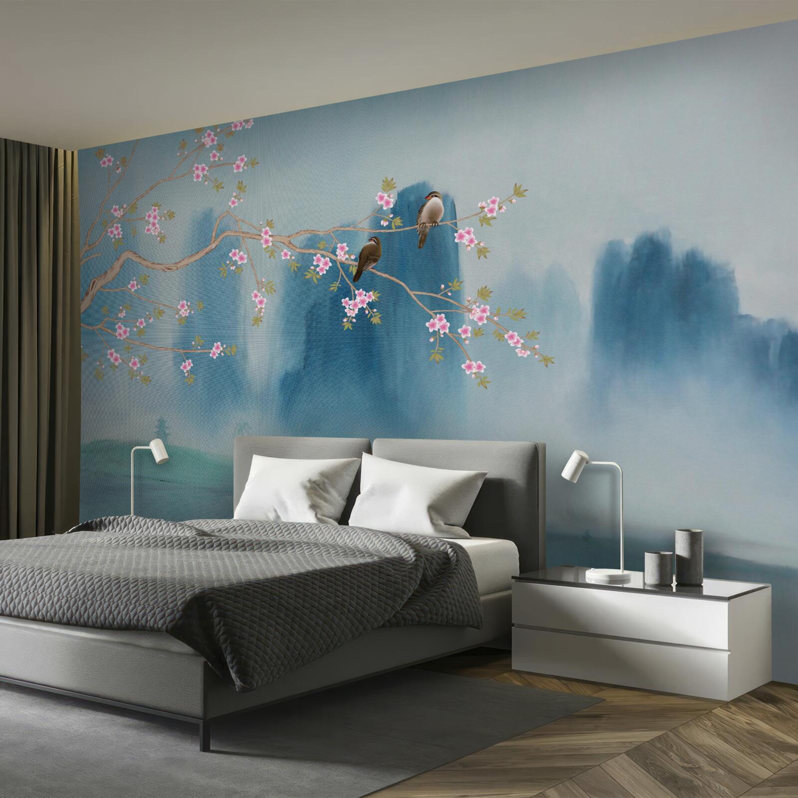 Fototapeta kwiaty wiśni rozgałęziają się nad jeziorem pokrytym mgłą