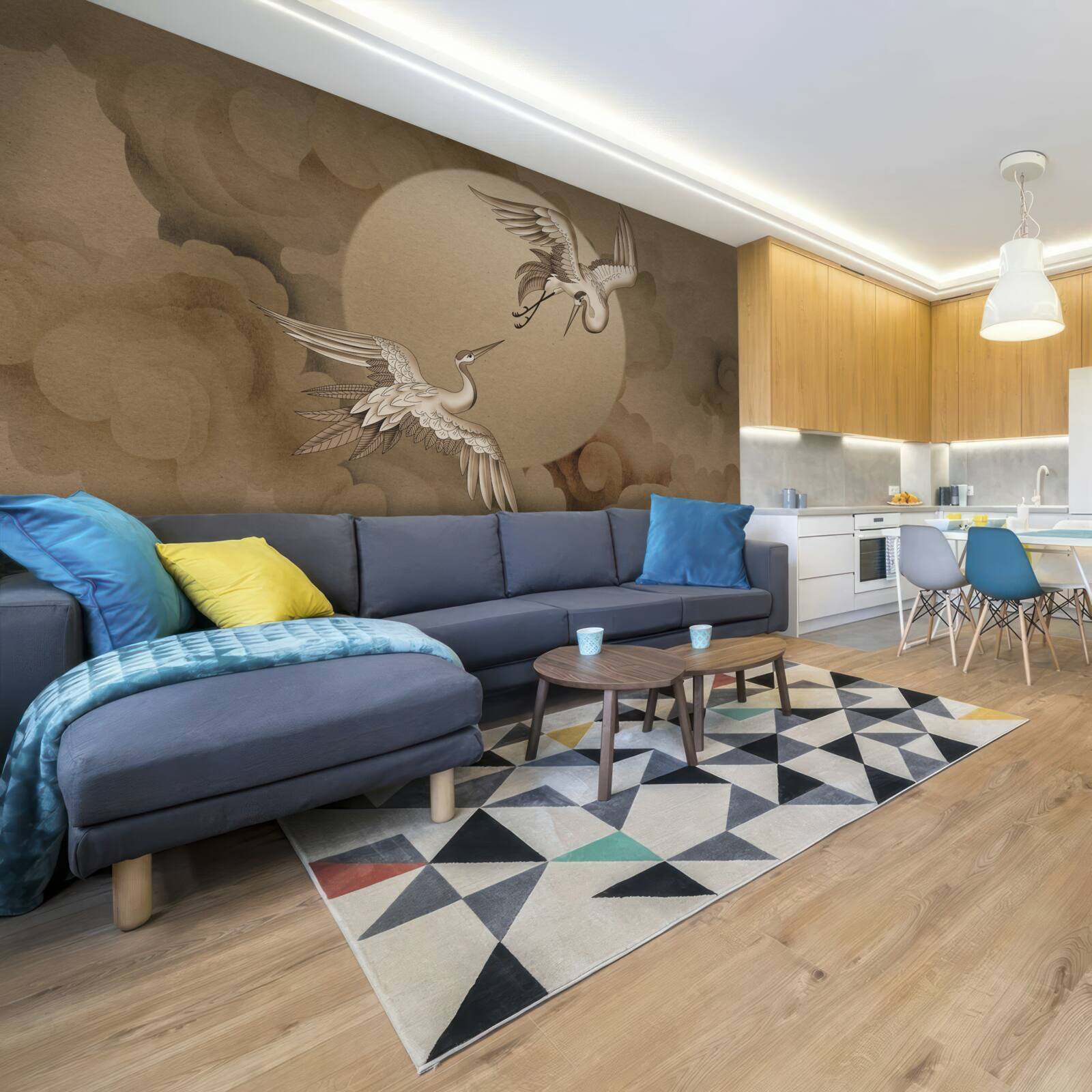 Fototapeta taniec żurawia pod chmurami