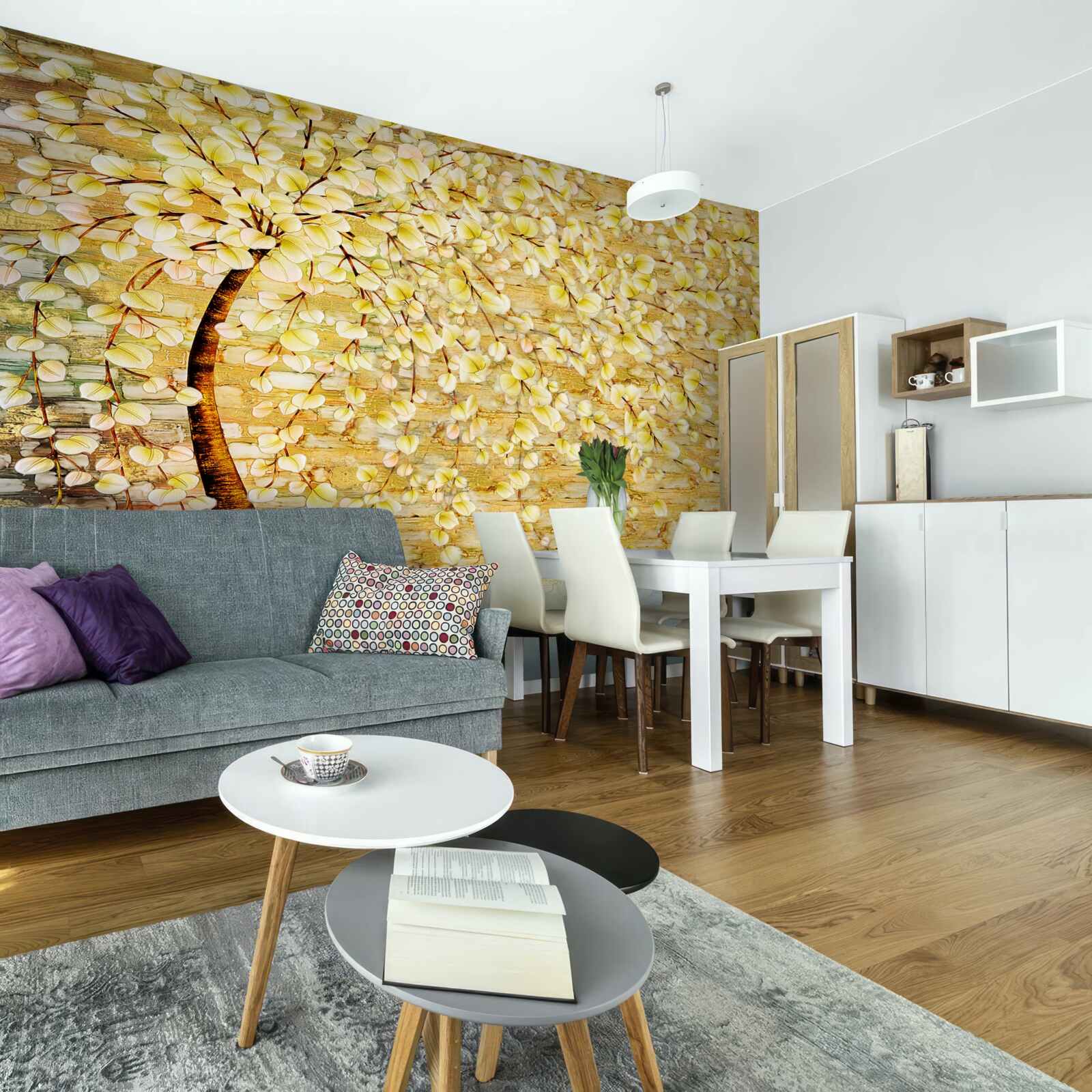 Fototapeta drzewo usiane białymi i żółtymi kwiatami