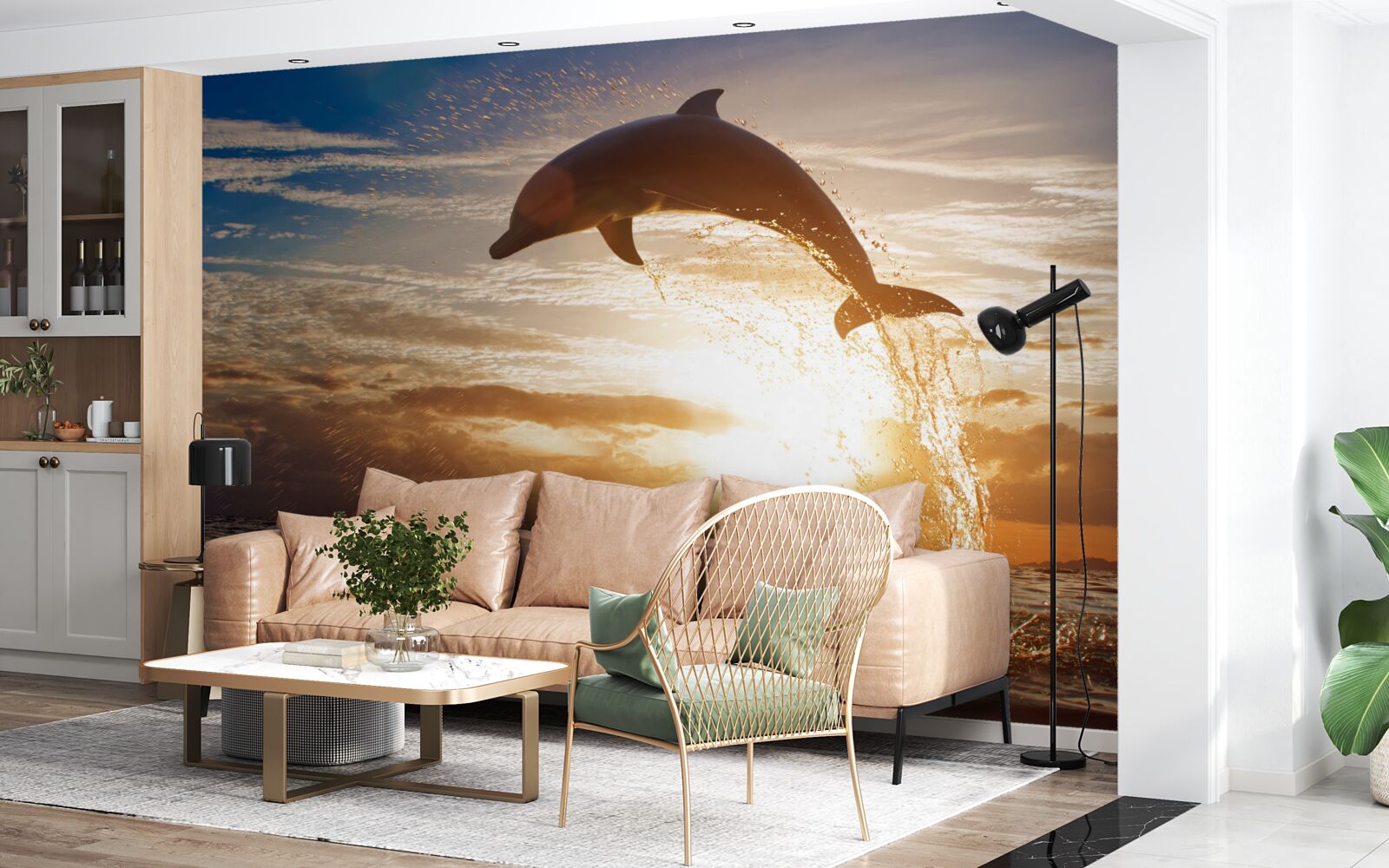 Fototapeta delfin wyskakuje na tle wieczornego zachodu słońca