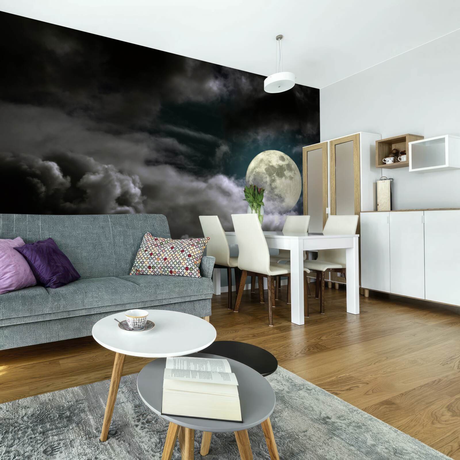 Fototapeta księżyc w pełni ponad chmurami, przyciągający uwagę swoim pięknem