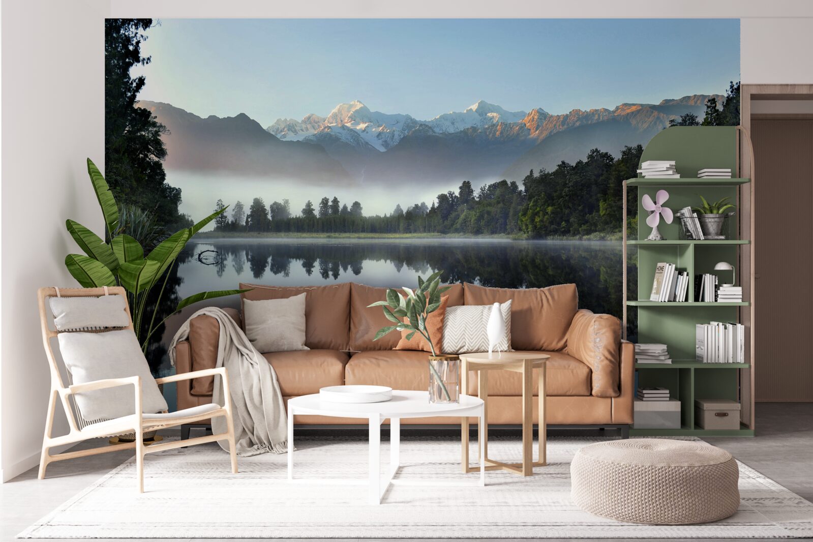 Fototapeta szczyt górskiego jeziora pokryty jest mgłą