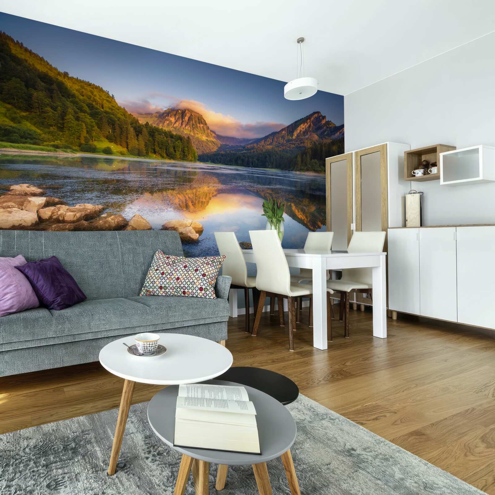 Fototapeta zachód słońca nad spokojnym górskim jeziorem