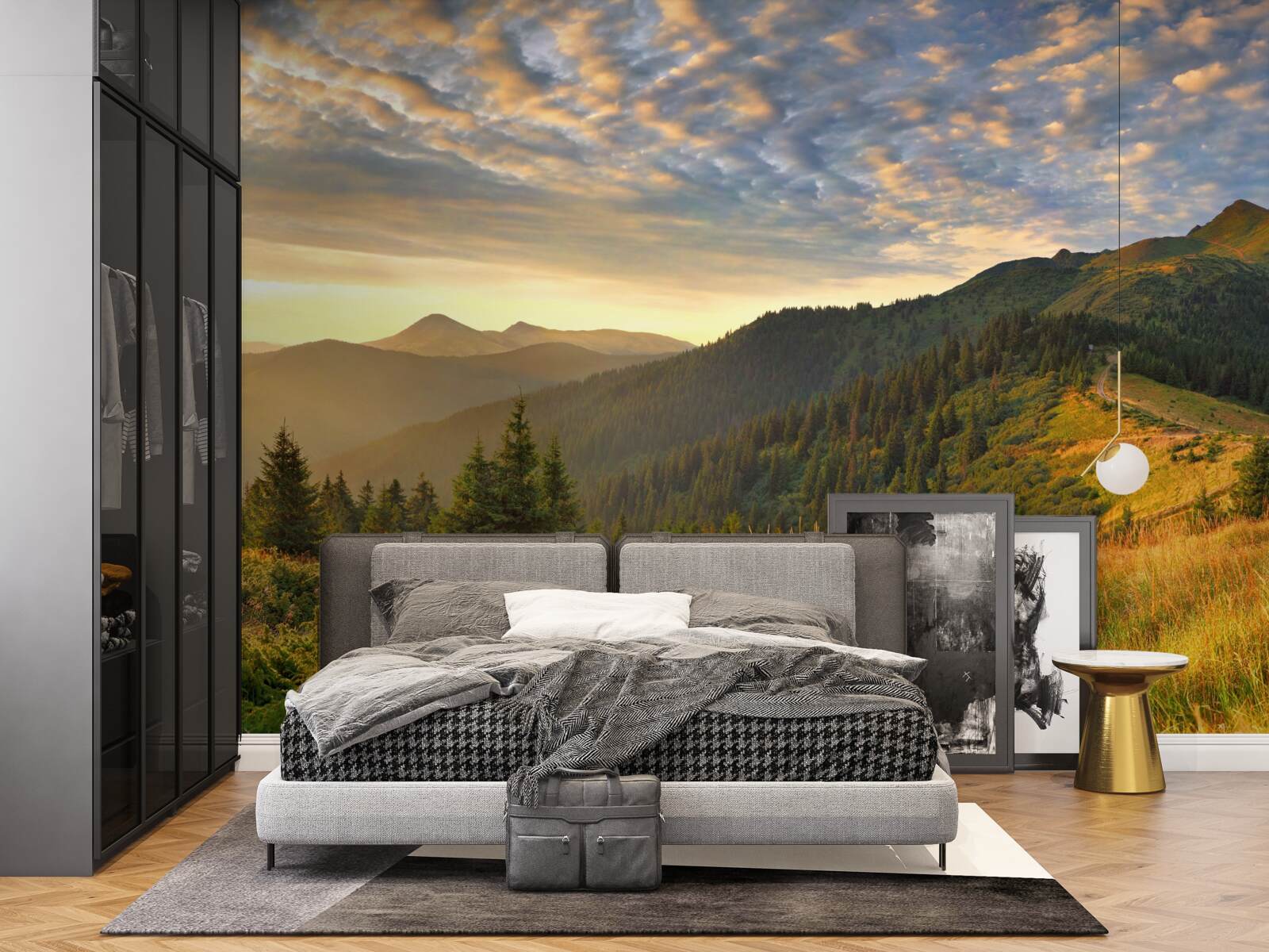 Fototapeta chmury nad górami pomalowane są w ciepłe kolory zachodu słońca