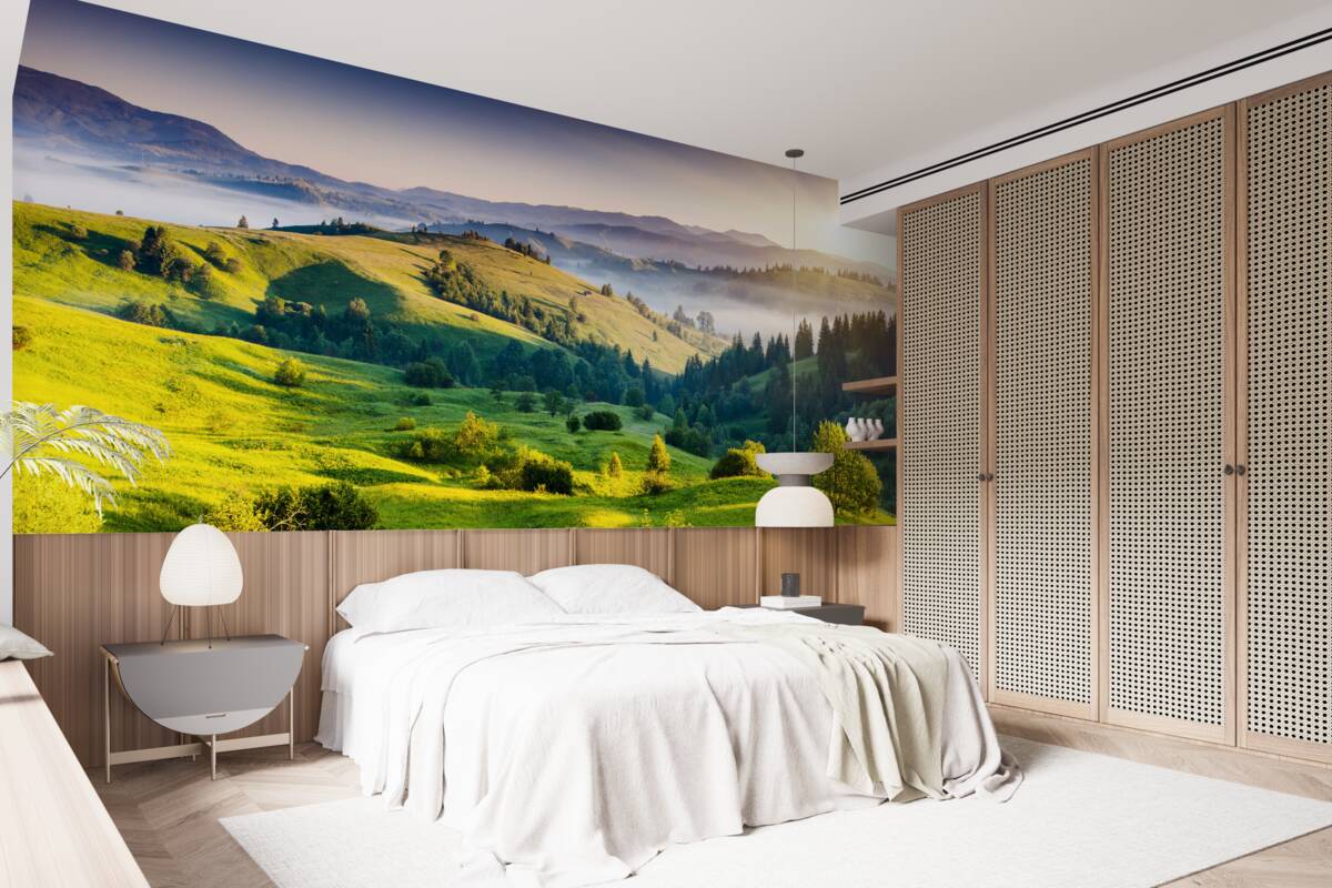 Fototapeta górskie łąki ożywają w ciepłych promieniach świtu