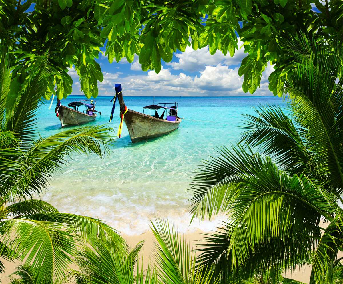 Fototapeta statki w pobliżu wybrzeża