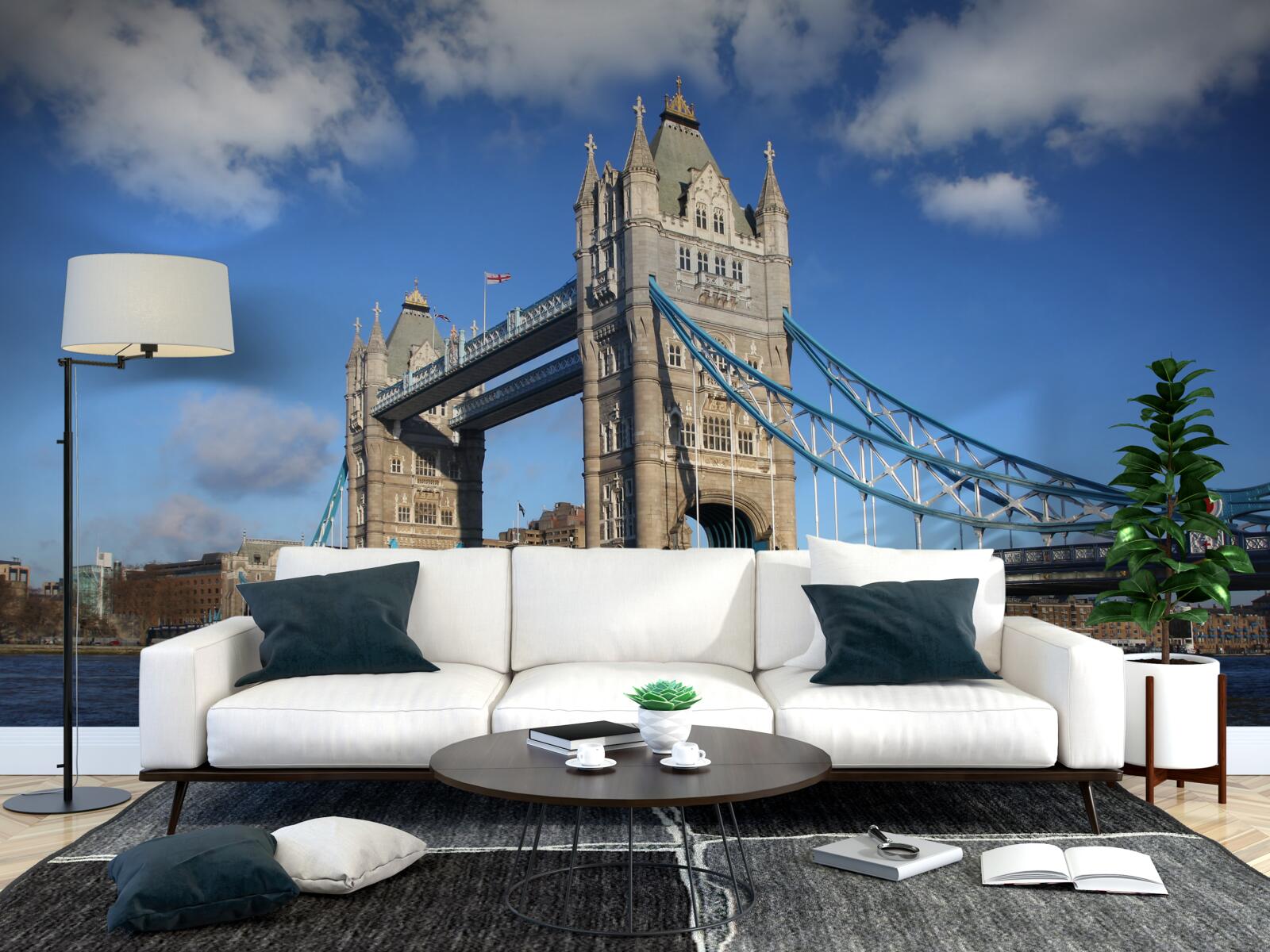 Fototapeta most tower bridge rozciągający się nad spokojną powierzchnią rzeki