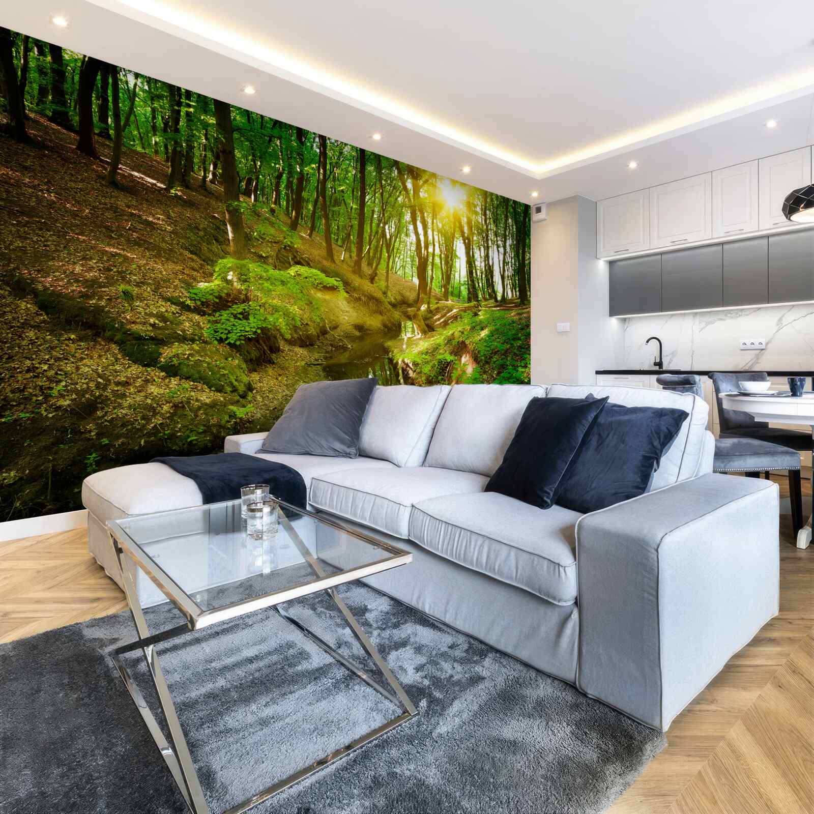 Fototapeta poranne światło słoneczne w zielonym lesie wypełnionym liśćmi