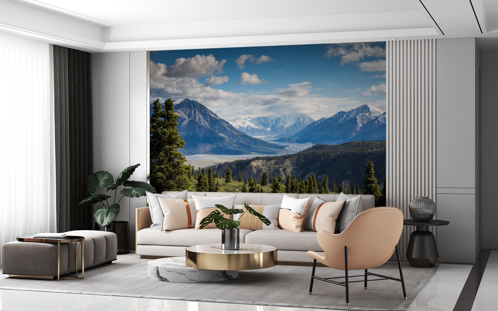 Fototapeta odnoga gór zwieńczona drzewami na skraju lasu