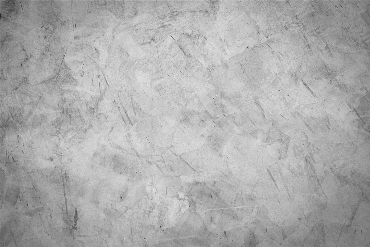 Fototapeta ulewny deszcz w lesie zanurzonym we mgle