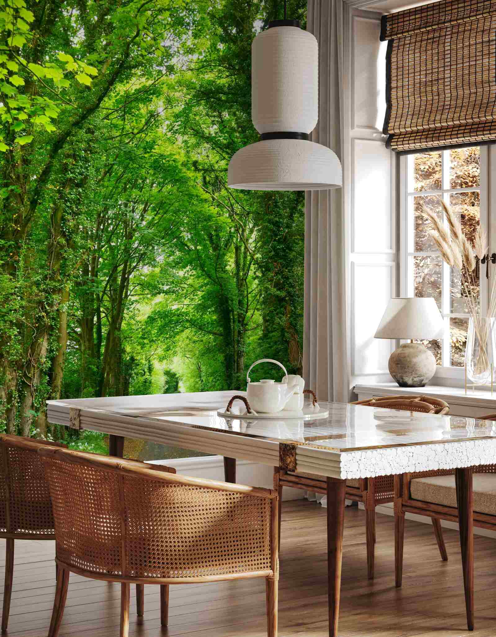 Fototapeta nad ścieżką wznoszą się łuki z zielonych drzew