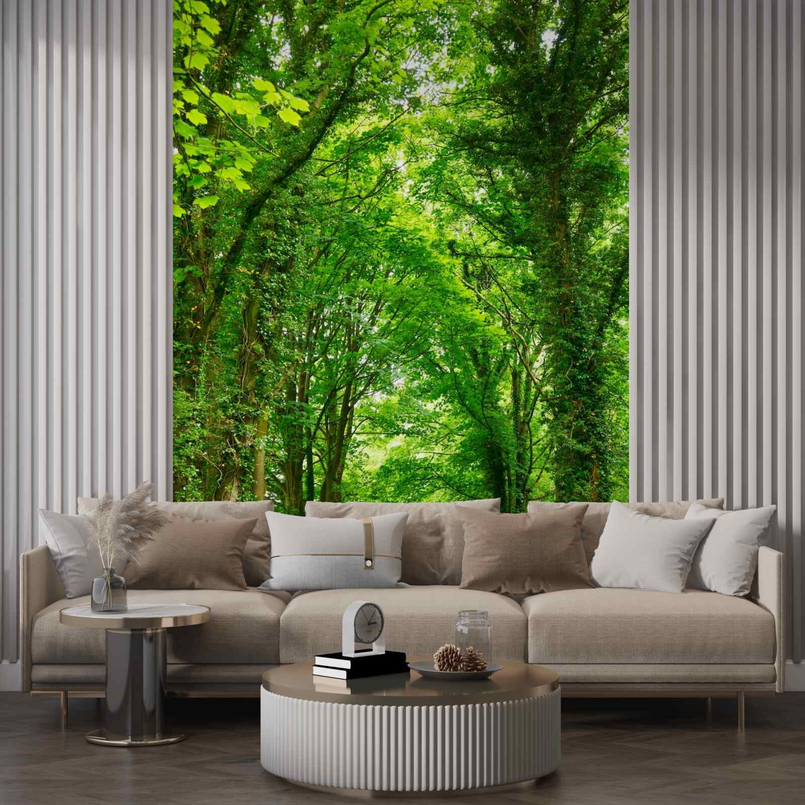 Fototapeta nad ścieżką wznoszą się łuki z zielonych drzew