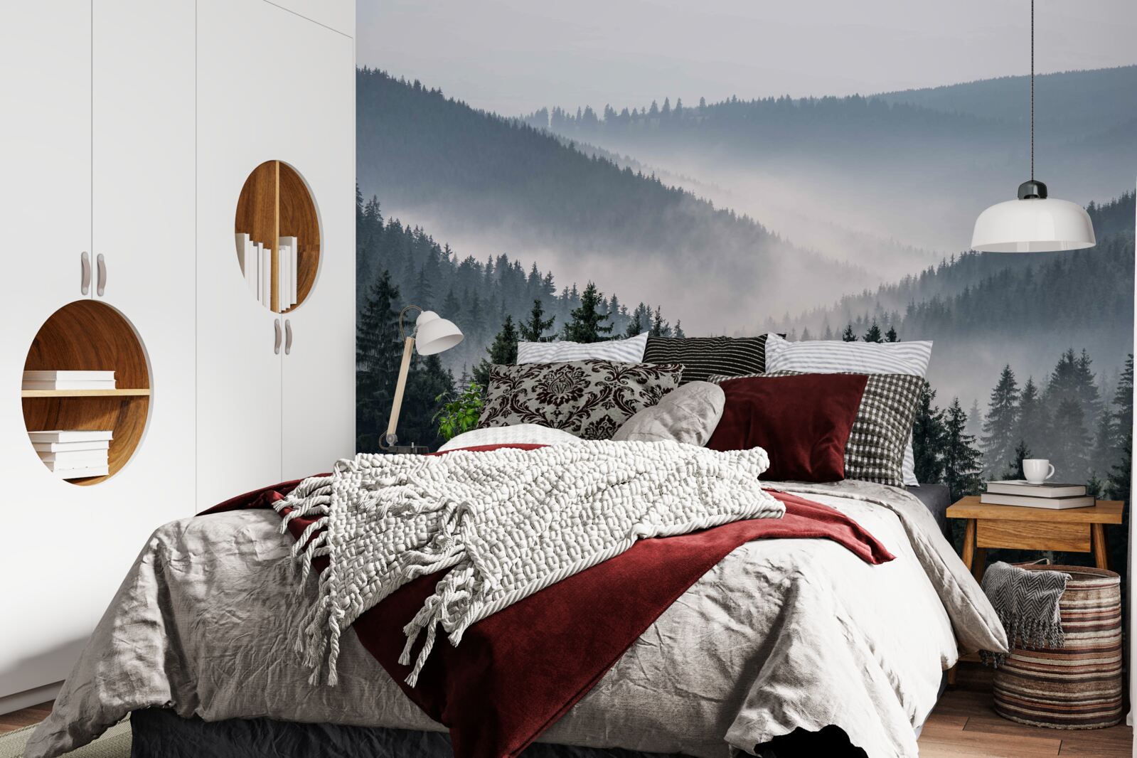 Fototapeta iglasty las górski ukryty jest pod osłoną gęstej mgły