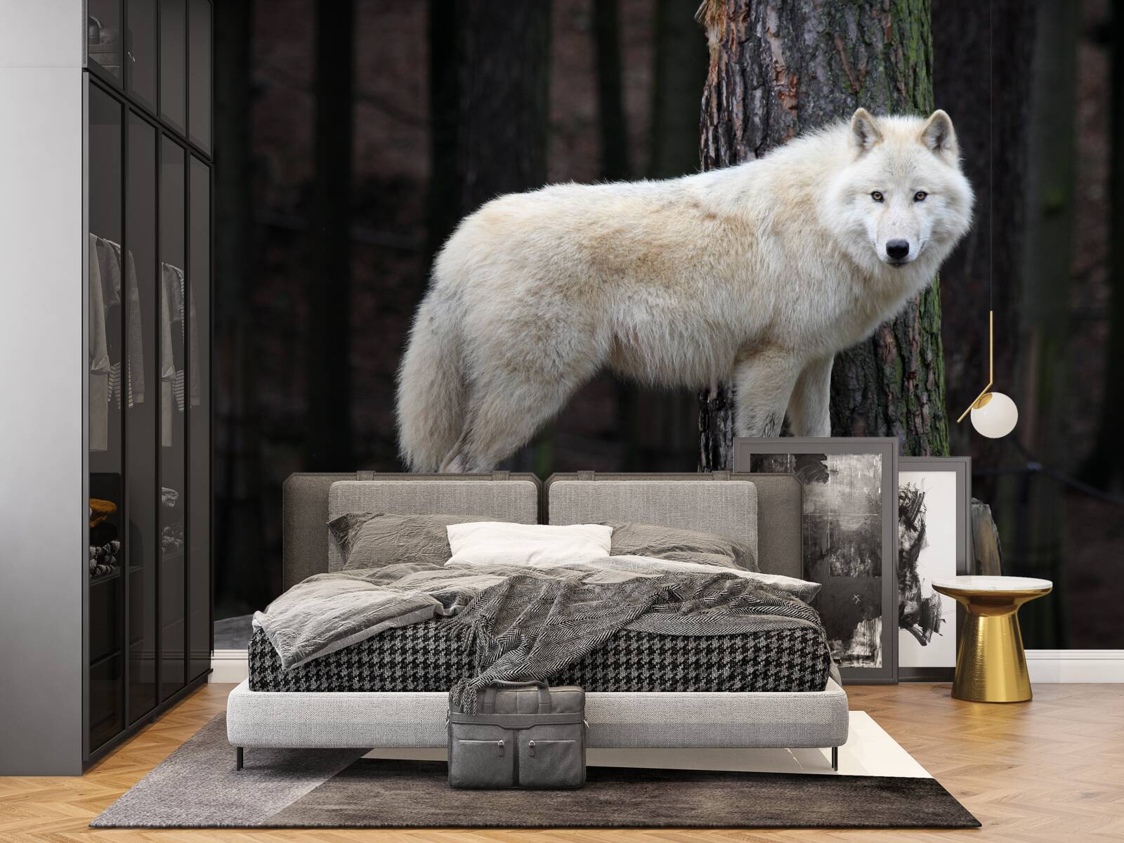 Fototapeta szary wilk na drewnianej kłodzie