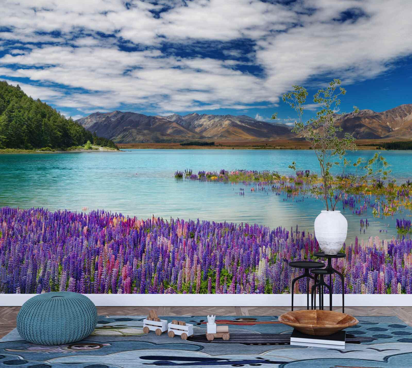 Fototapeta kwiaty odbijają się w krystalicznie czystej wodzie górskiego jeziora