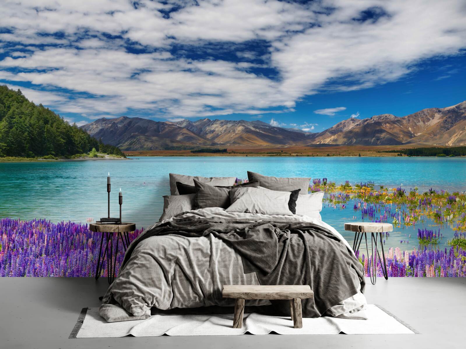 Fototapeta kwiaty odbijają się w krystalicznie czystej wodzie górskiego jeziora