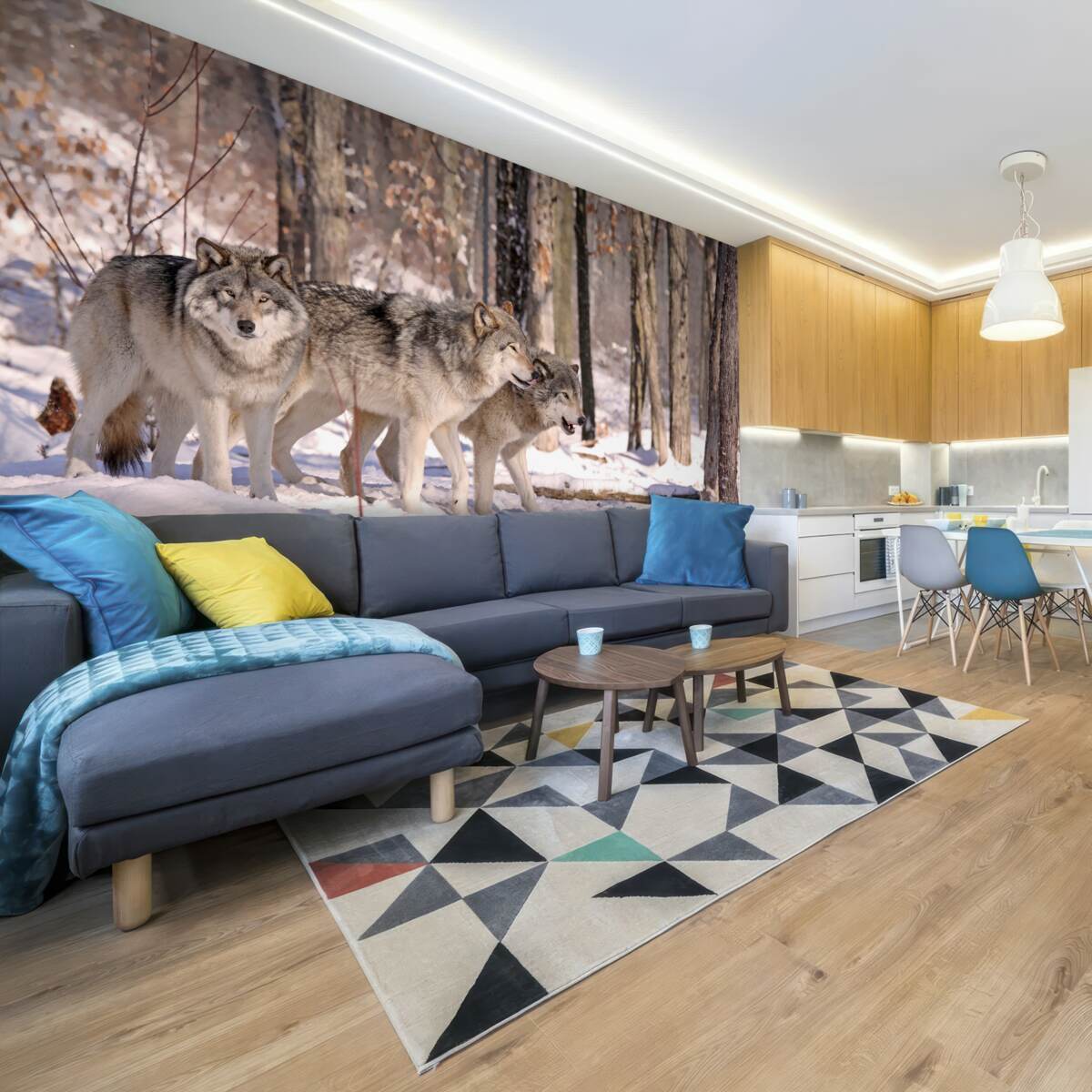 Fototapeta grupa wilków spaceruje przez zimowy gąszcz lasu