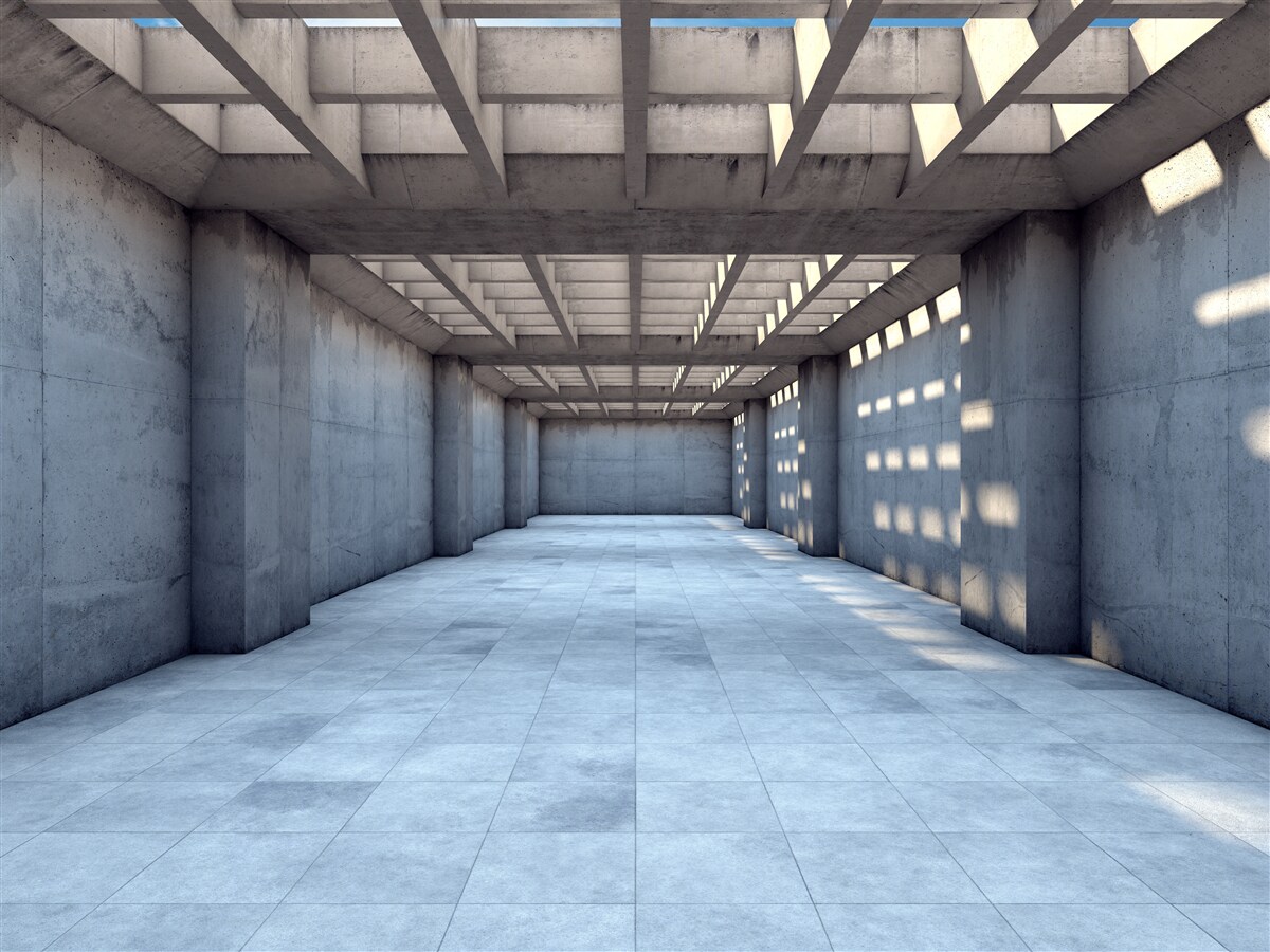 Fototapeta korytarz oświetlony jasnym światłem, ze stropem pokrytym drewnianą kratą