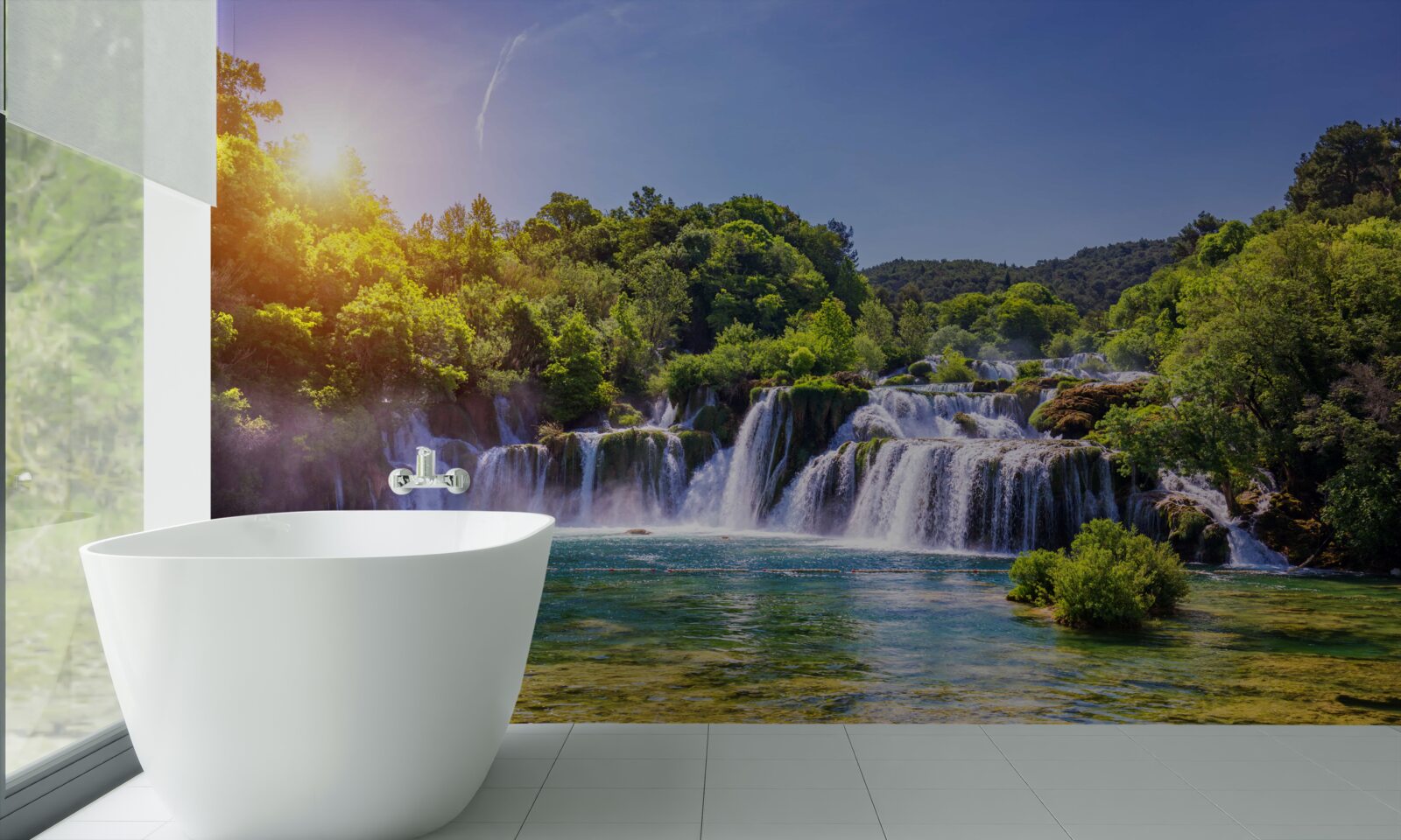 Fototapeta wodospad, pędząc wody pod zapadającym zmrokiem, wydaje głośny dźwięk