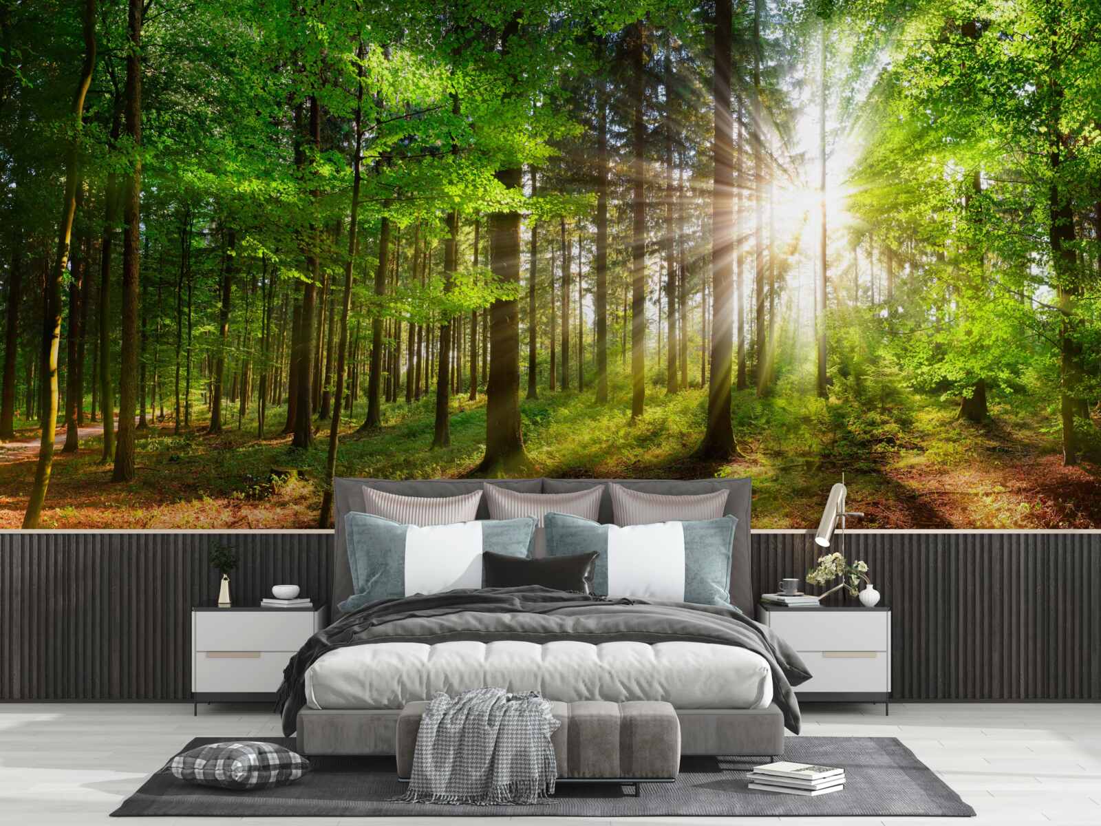 Fototapeta jasne słońce w lesie pokrytym zielonymi liśćmi