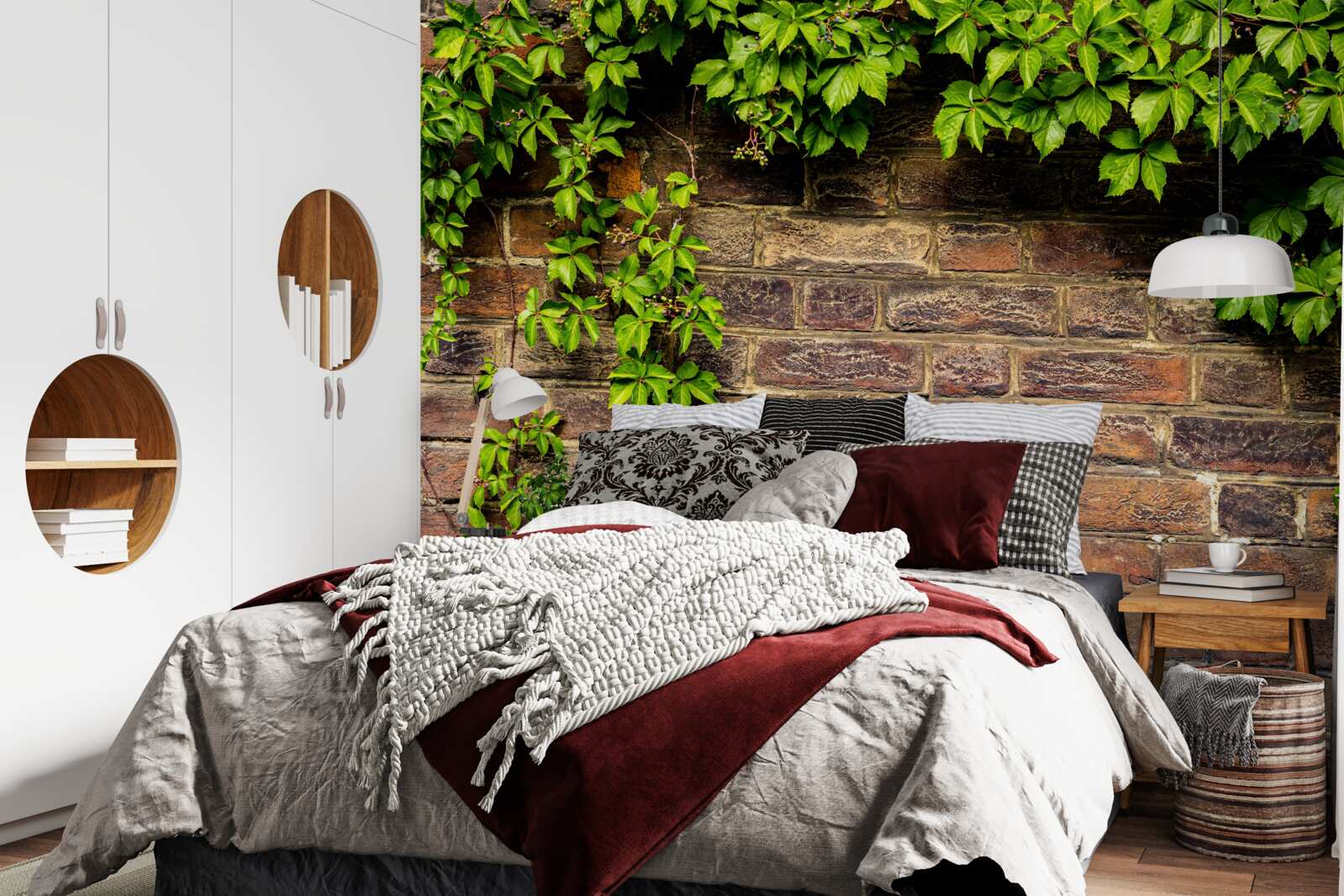 Fototapeta Ściana z cegieł opleciona zielonymi roślinami