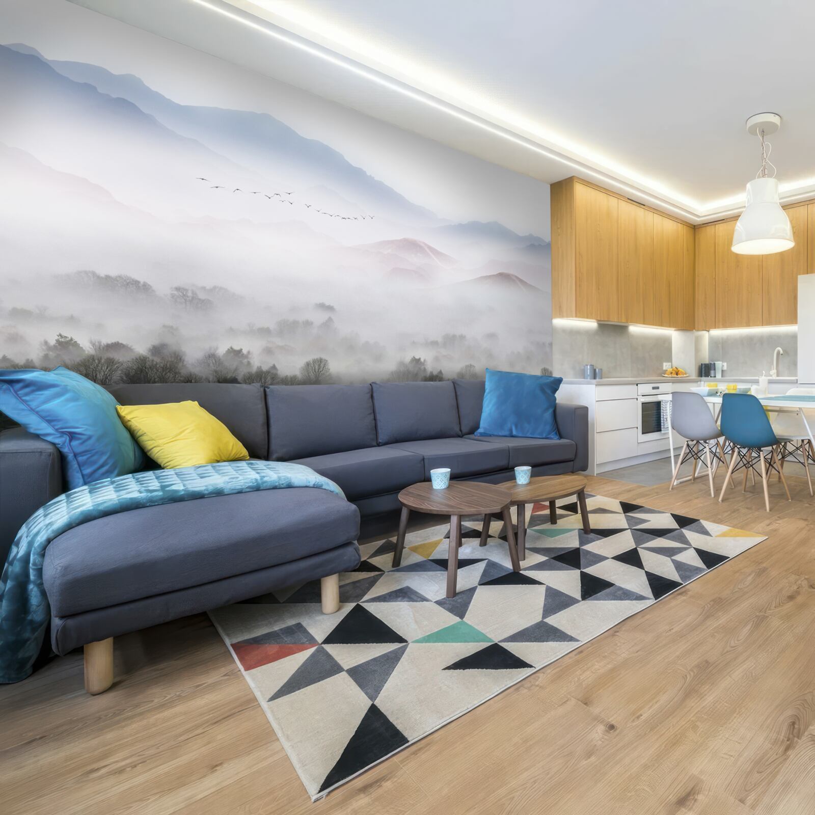 Fototapeta gęsta, chłodna mgła spowija szczyty górskie