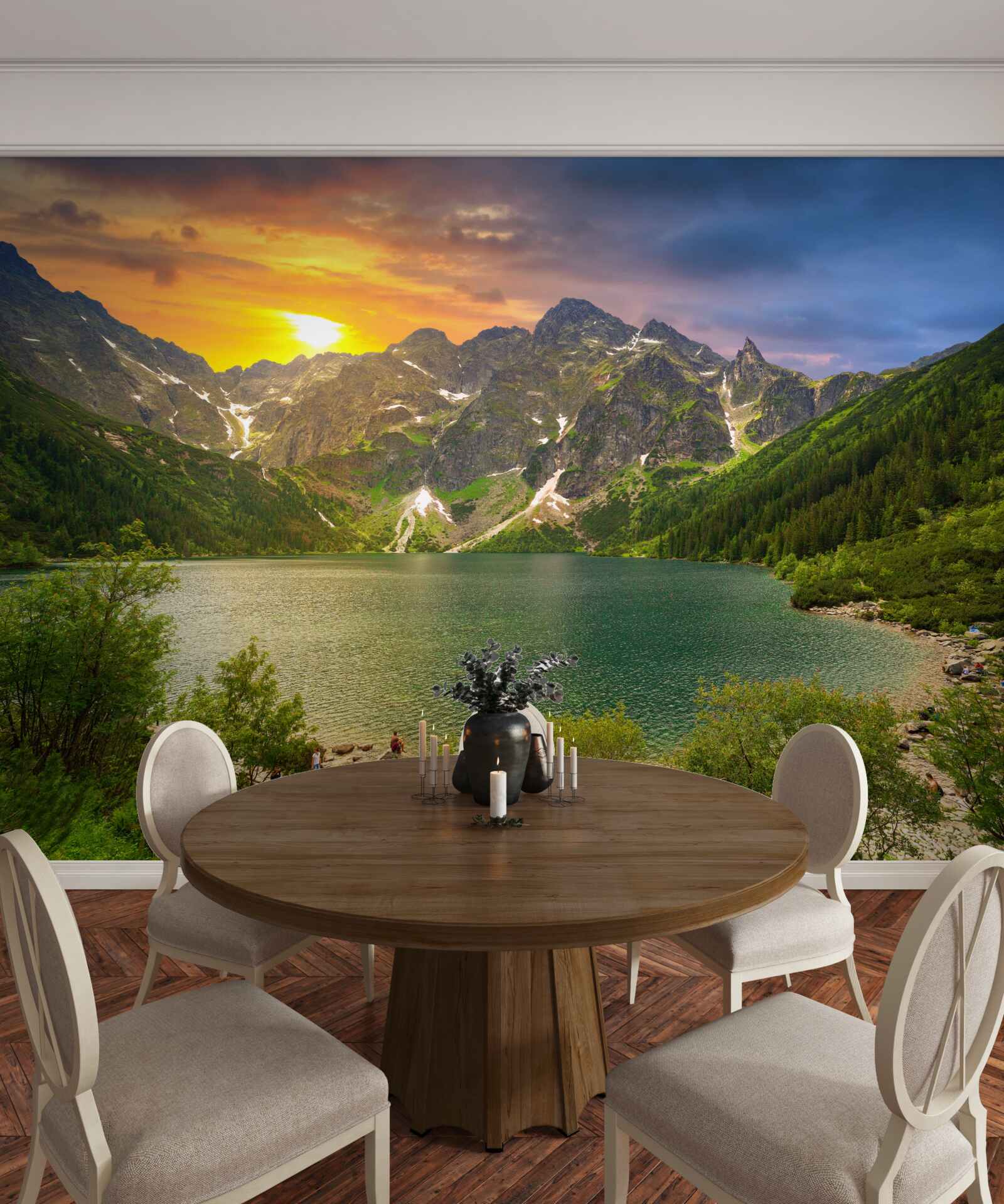 Fototapeta spektakularny zachód słońca za pasmami górskimi w pobliżu jeziora