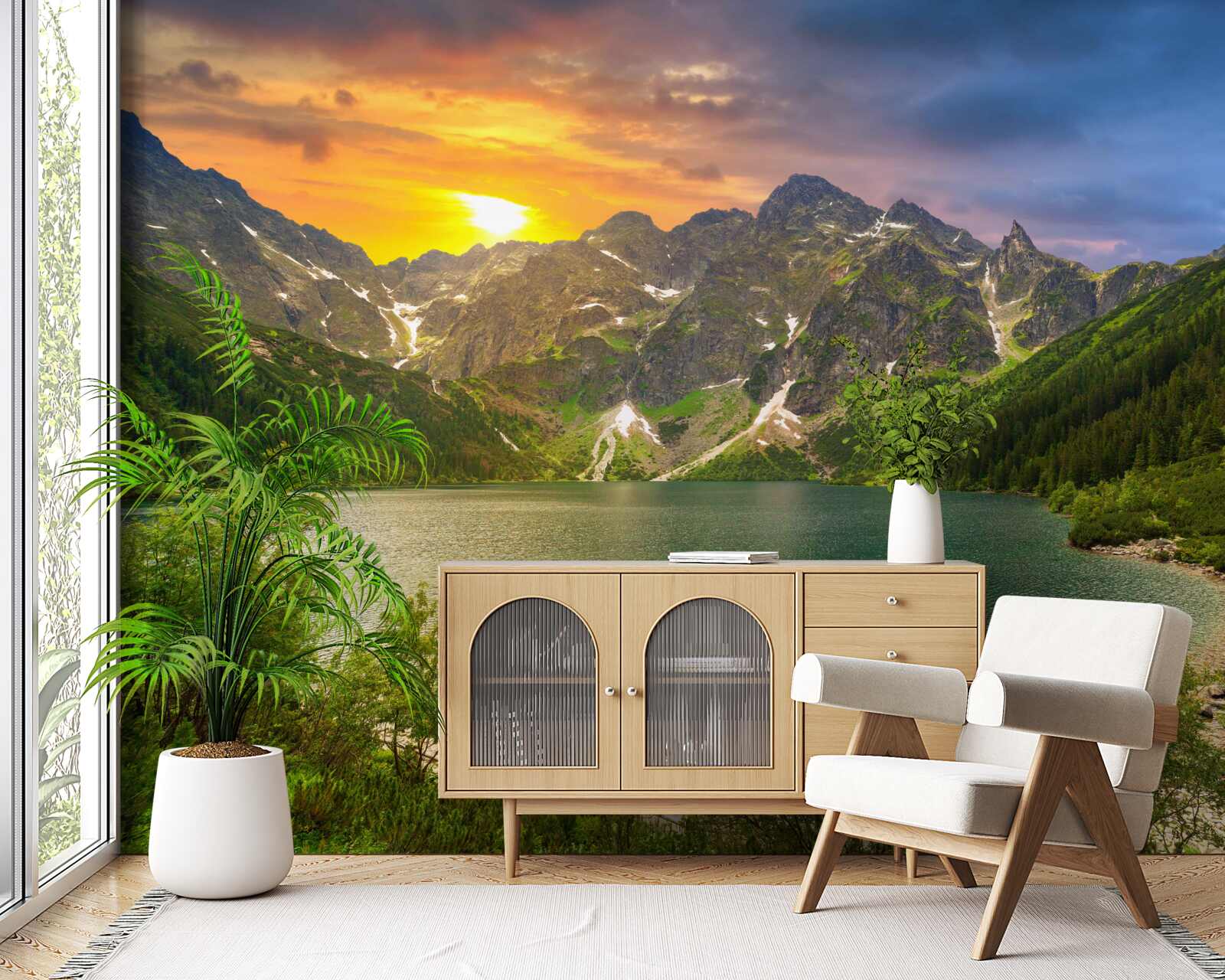 Fototapeta spektakularny zachód słońca za pasmami górskimi w pobliżu jeziora