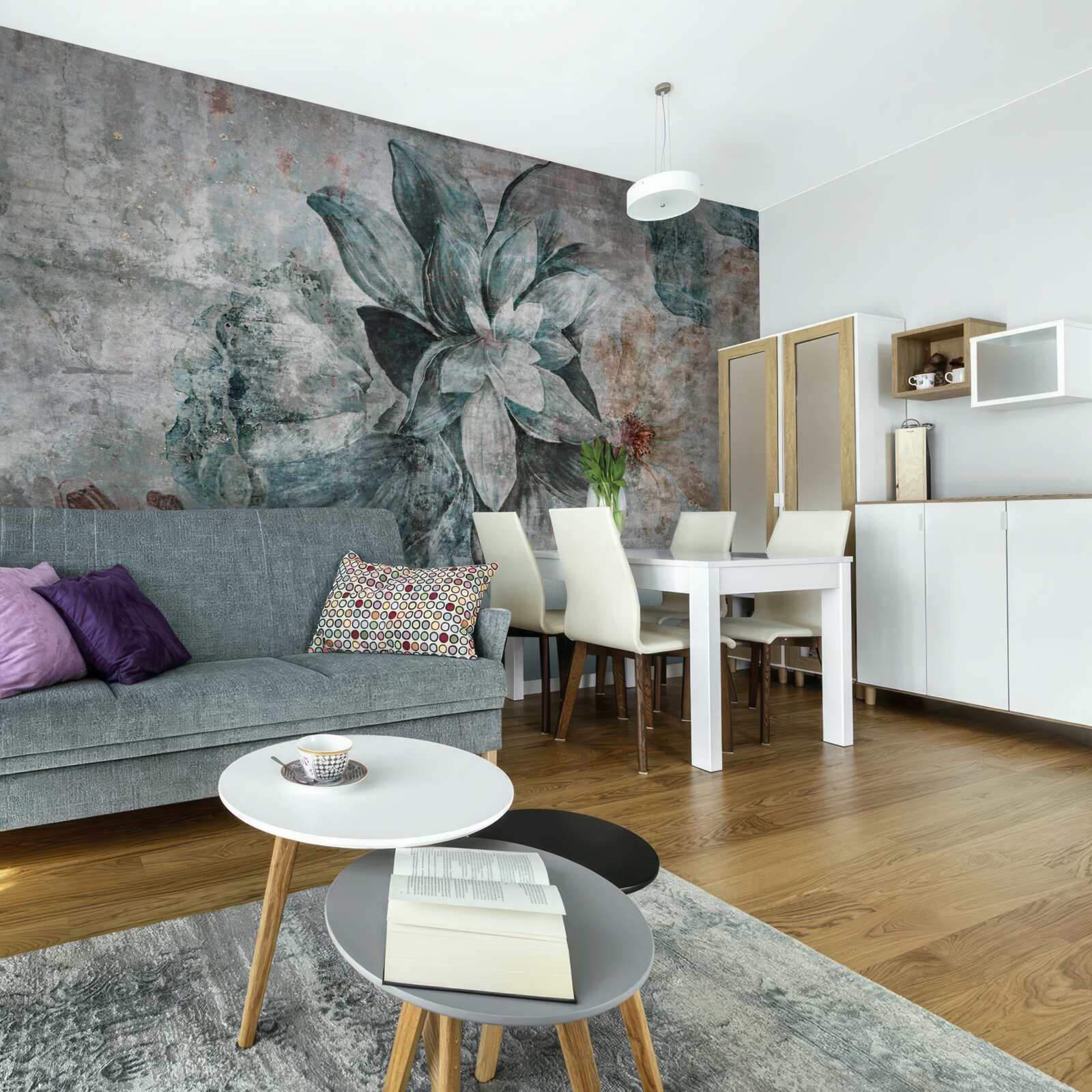 Fototapeta kwitnące rośliny na betonowej barierze