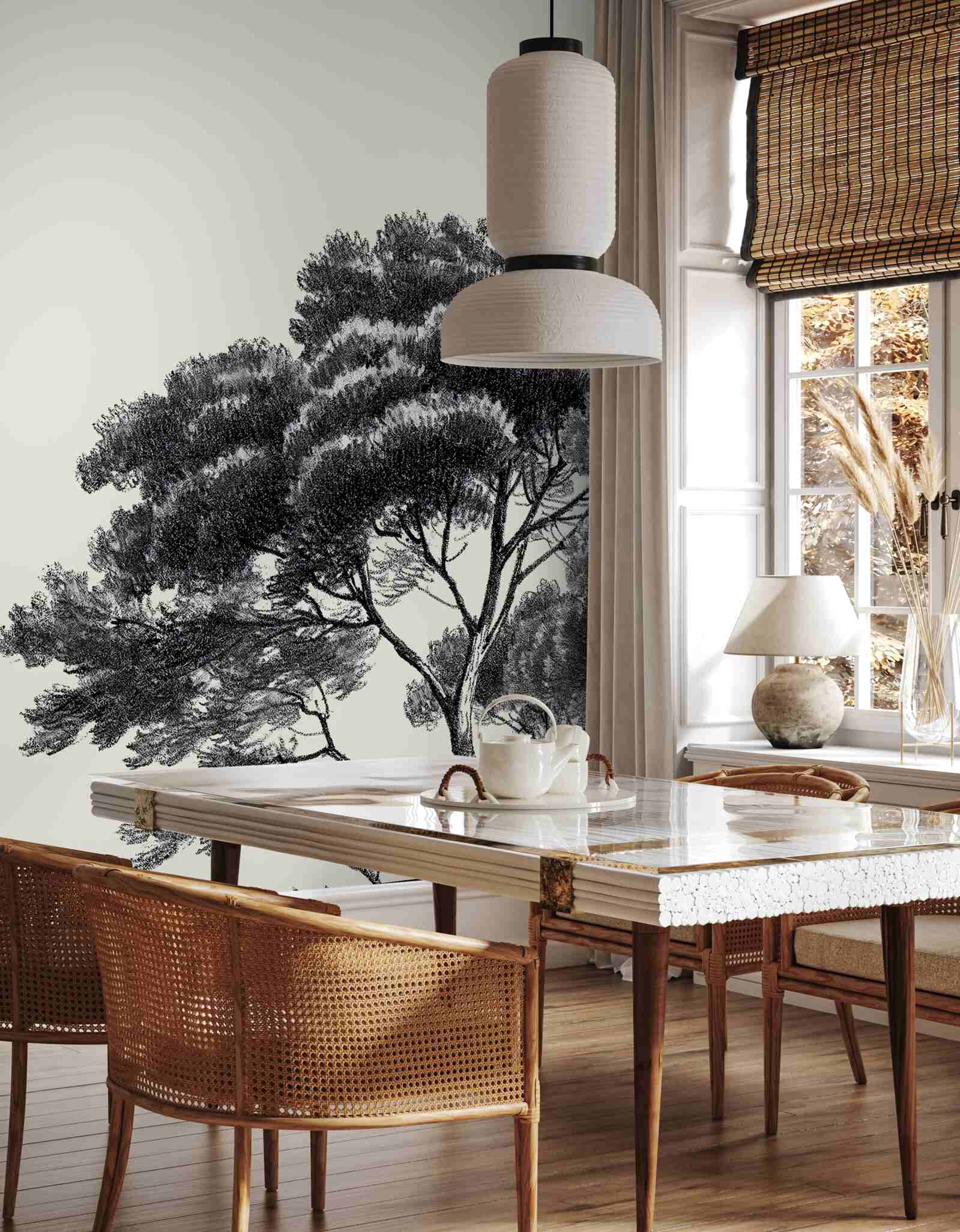 Fototapeta gęsto graniczące duże drzewo porośnięte lasem