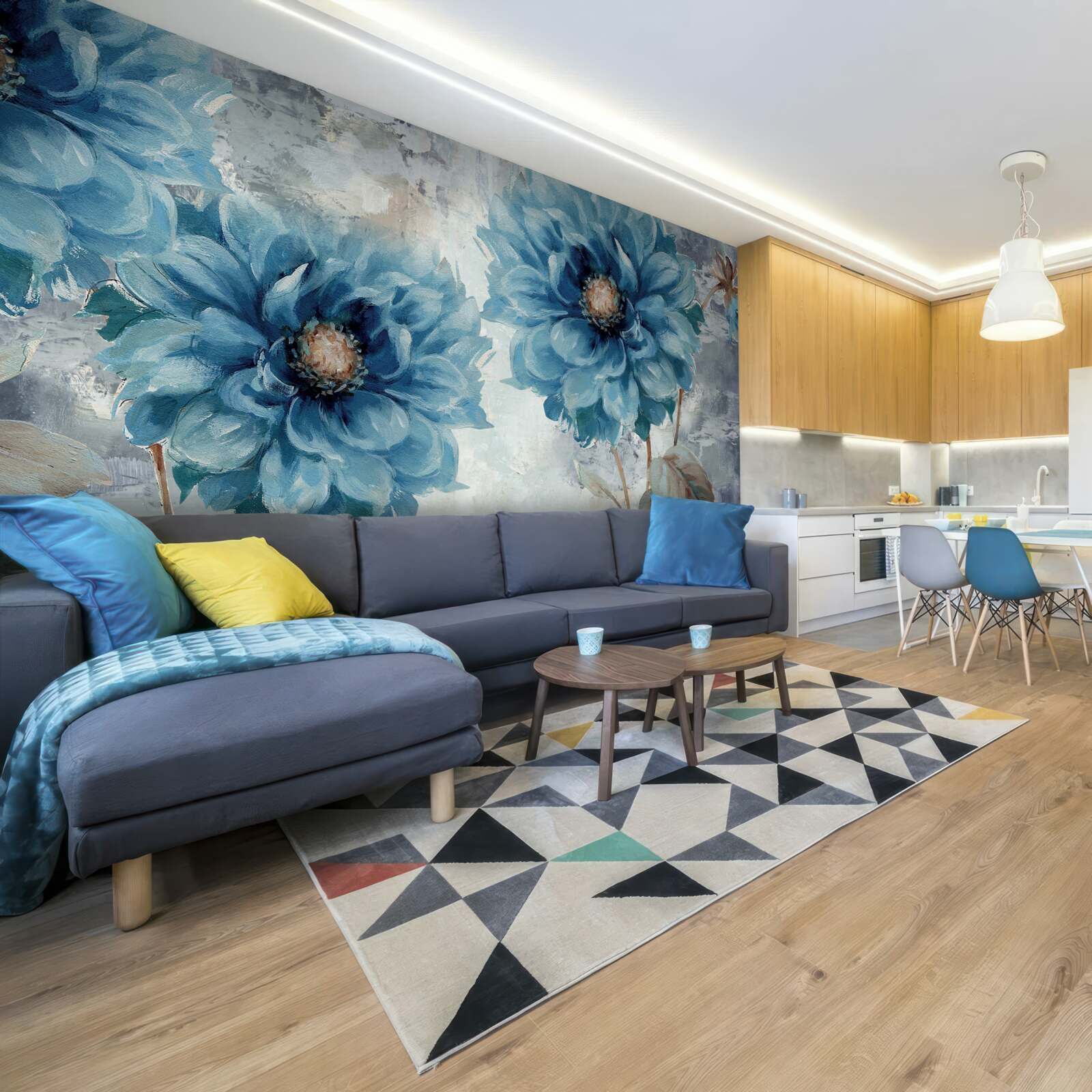 Fototapeta ptaki i niebieskie kwiaty w ulewnym letnim deszczu