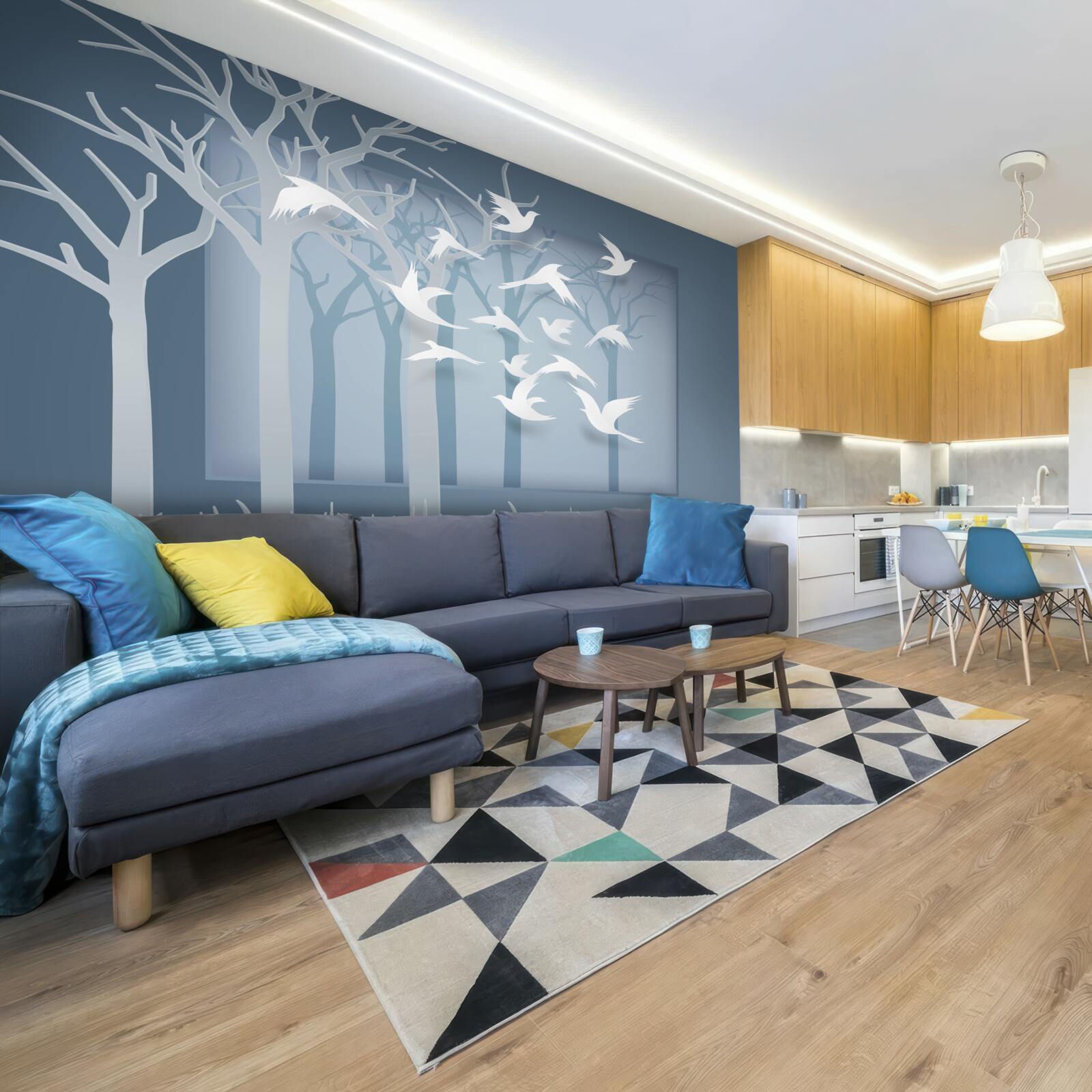 Fototapeta grupa lekkich ptaków przecina niebo nad nocnym zaroślem