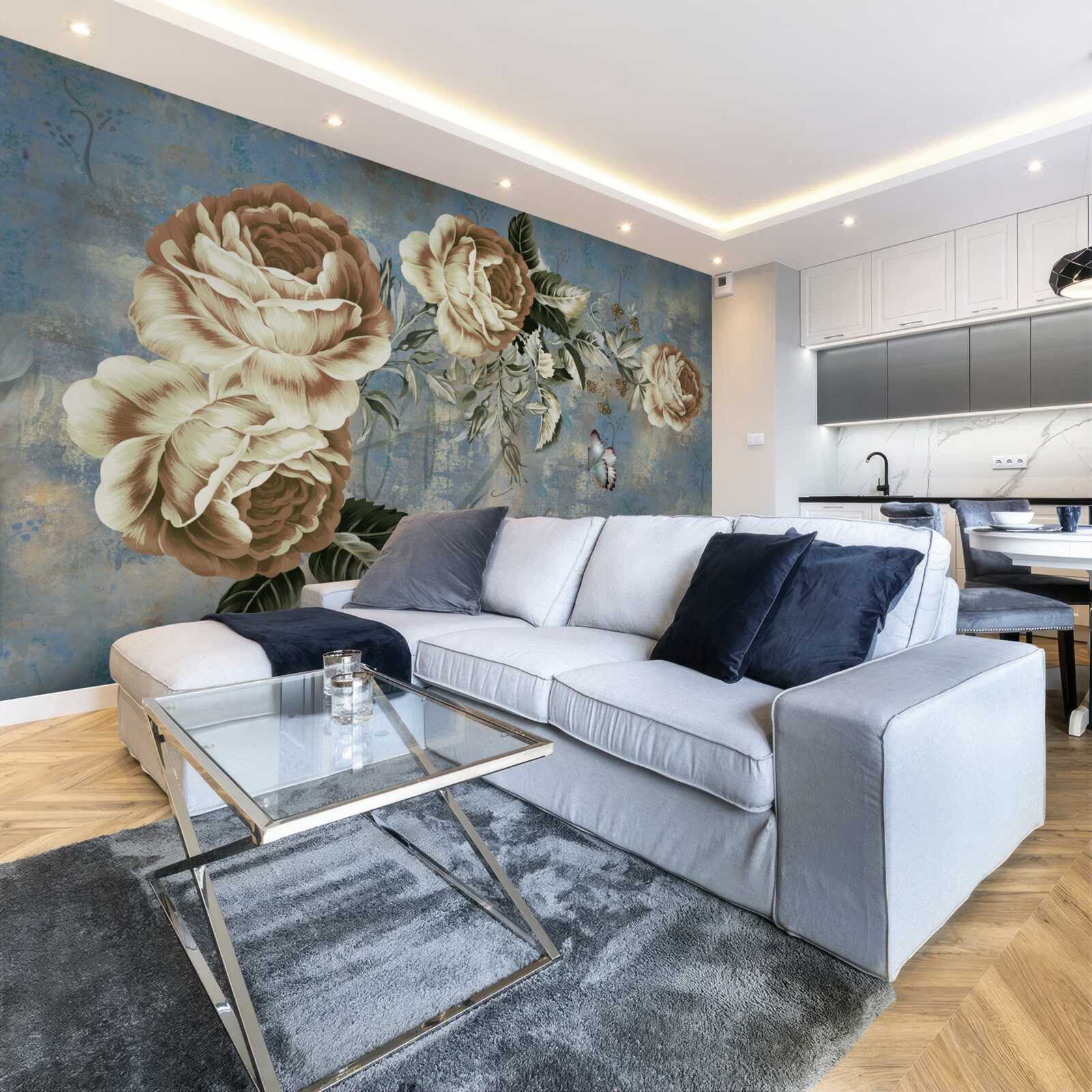 Fototapeta gałąź z delikatnymi kremowymi kwiatami spokojnie pochyliła się nad wodą