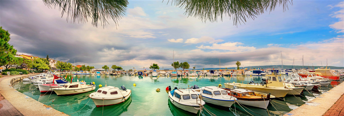 Fototapeta spokojny port z żaglówkami