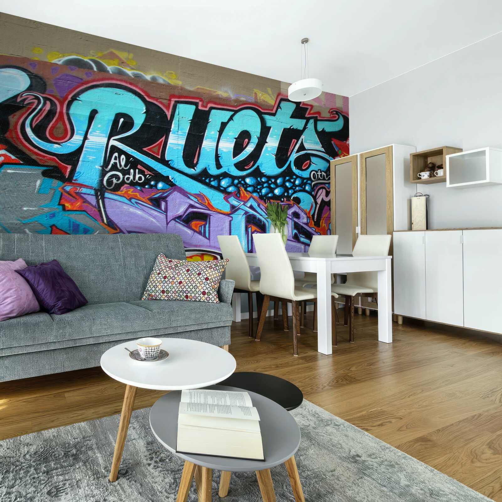 Fototapeta Ściana ozdobiona jasnym graffiti